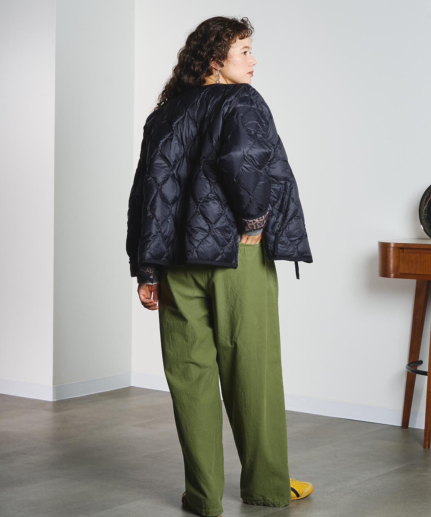 DENIM/BACK SATIN PANTS