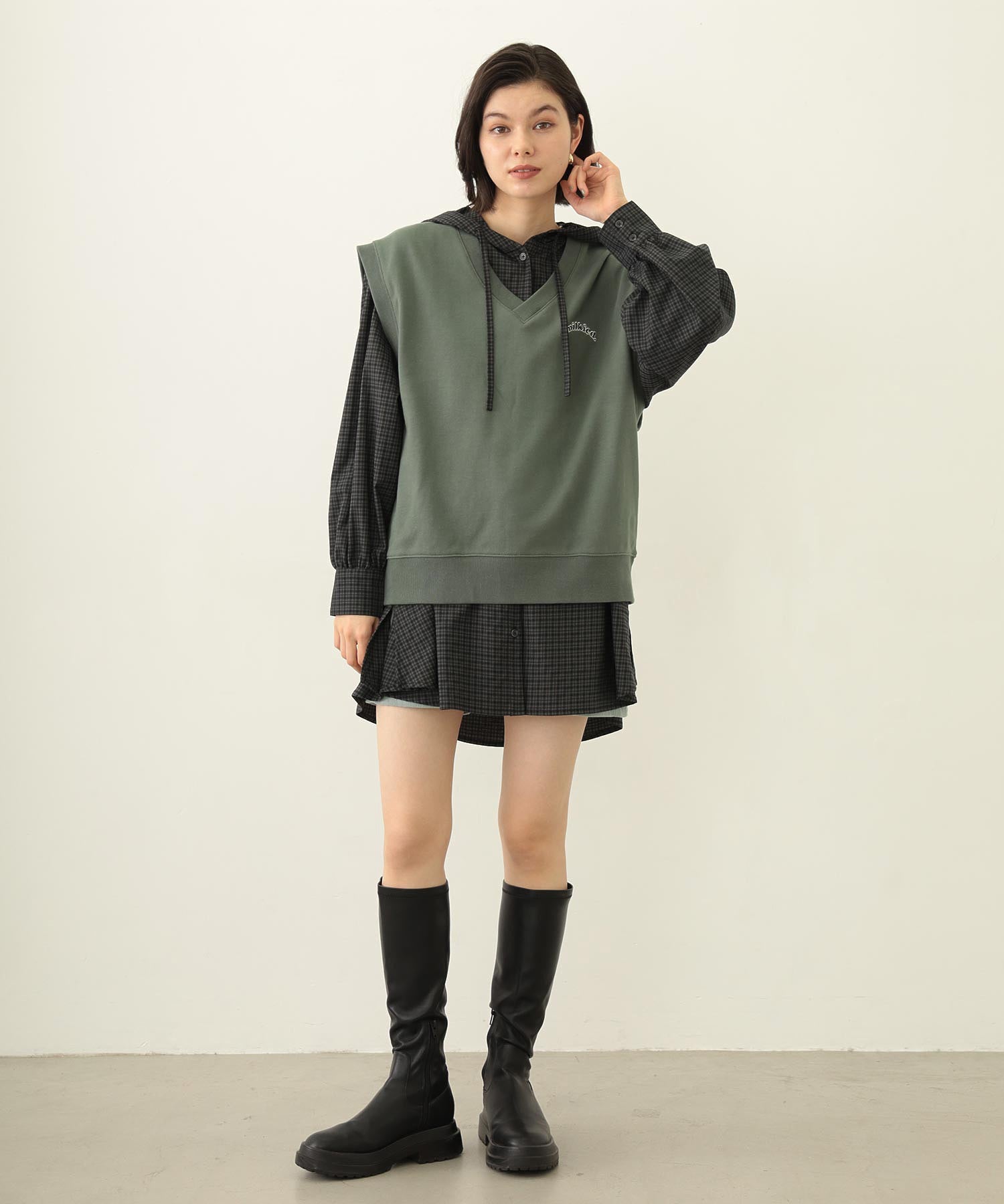 V-NECK SWEAT VEST