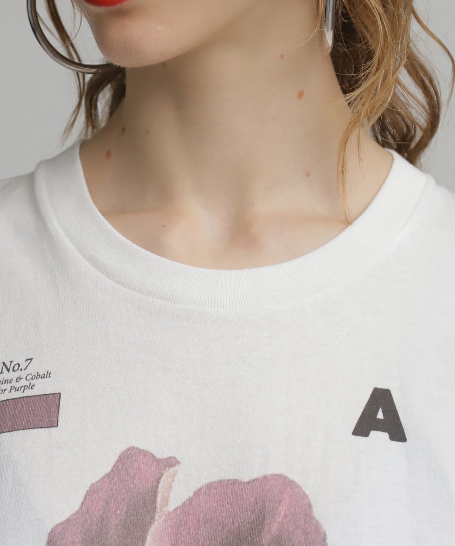 mag.by c/フラワーグラフィックTシャツ