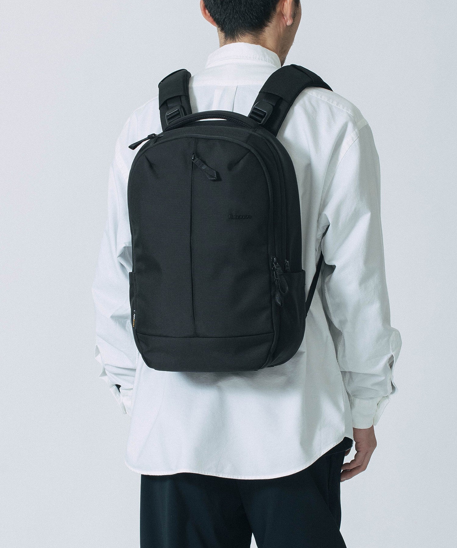 Incase Tracks Backpack 18L-Black