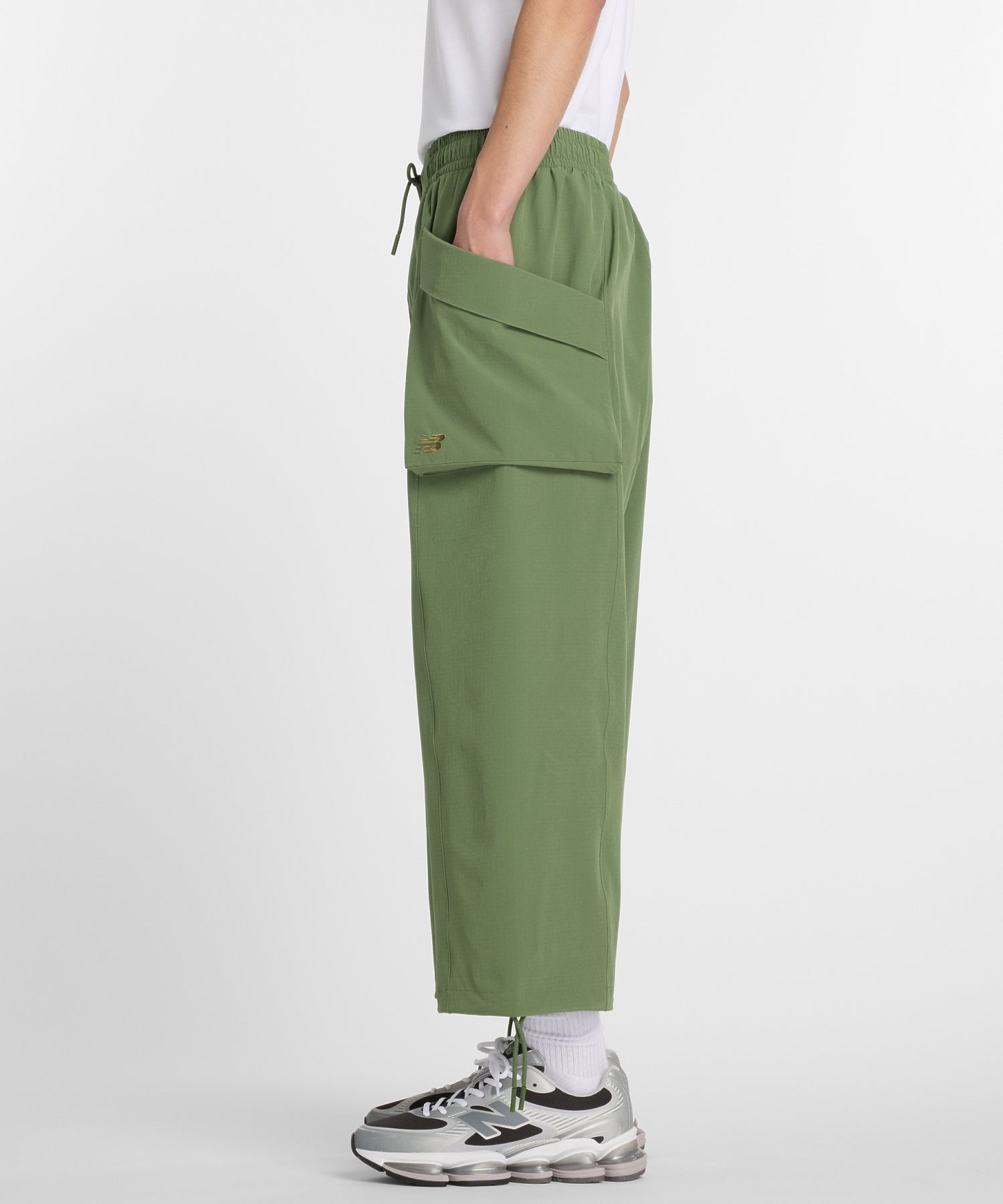 NEW BALANCE/ニューバランス/NB Grey cropped cargo pants MB61A5RJ