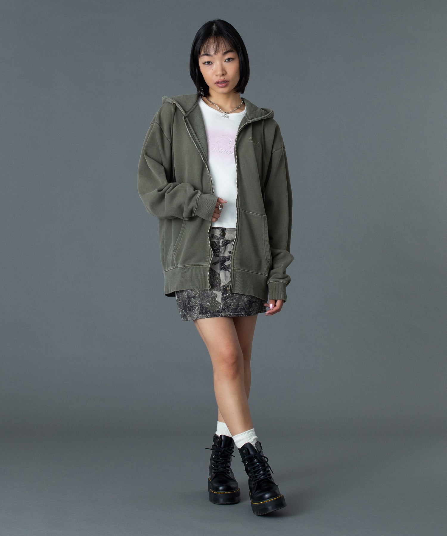 SPRAY AND CURSIVE SCRIPT LOGO S/S BABY TEE