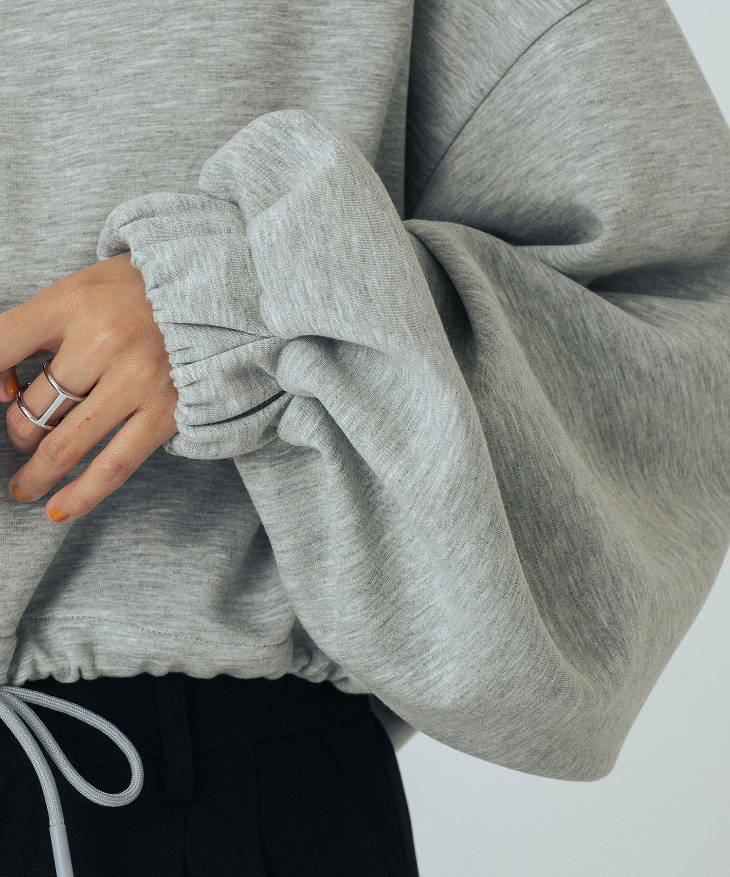 VOLUME SLEEVE CROPPED TOP