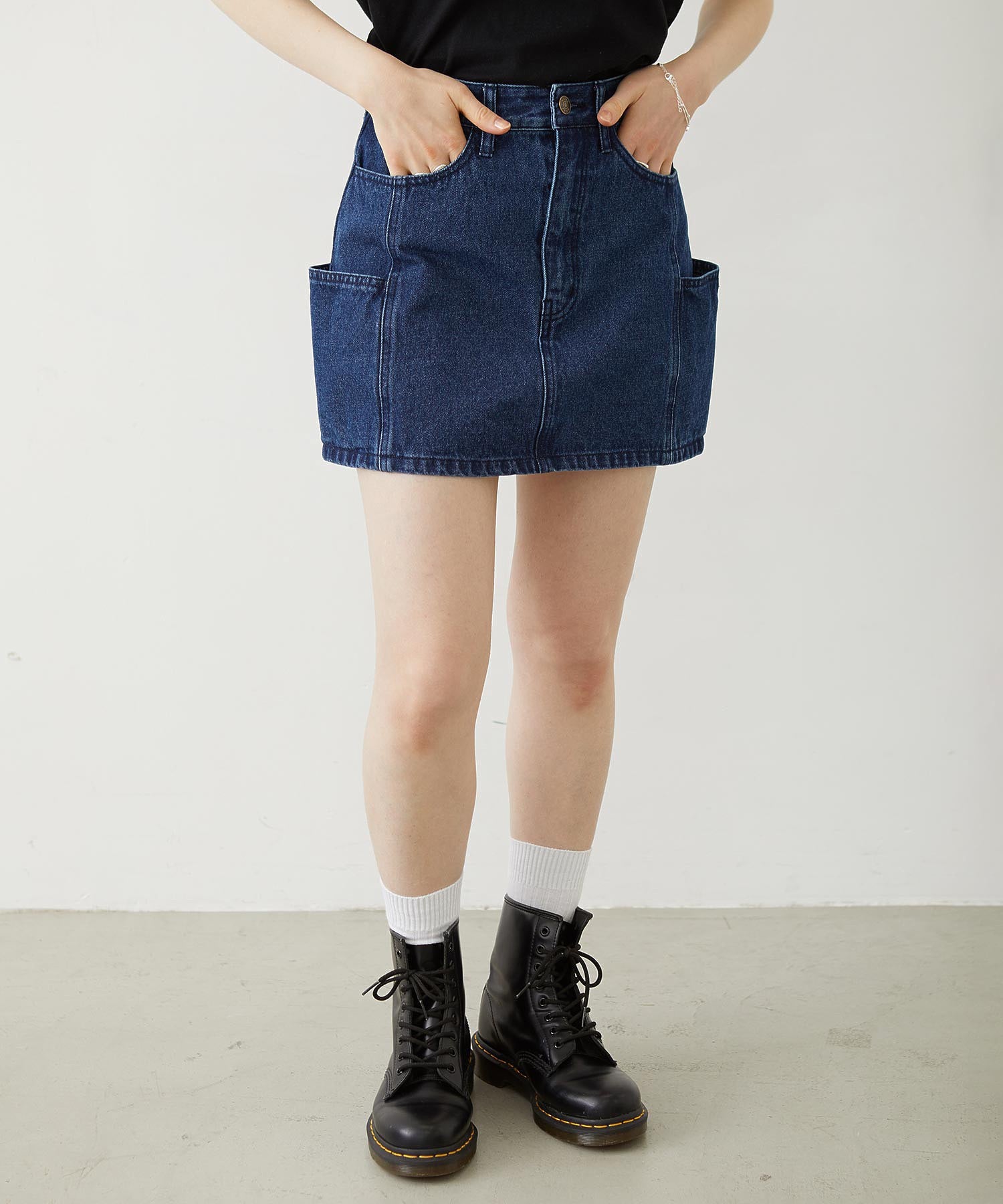 PANELED POCKET DENIM MINI SKIRT