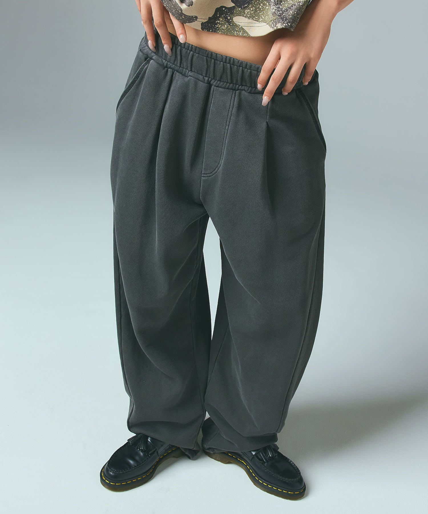 PIGMENT DYED SCRIPT LOGO SWEATPANTS