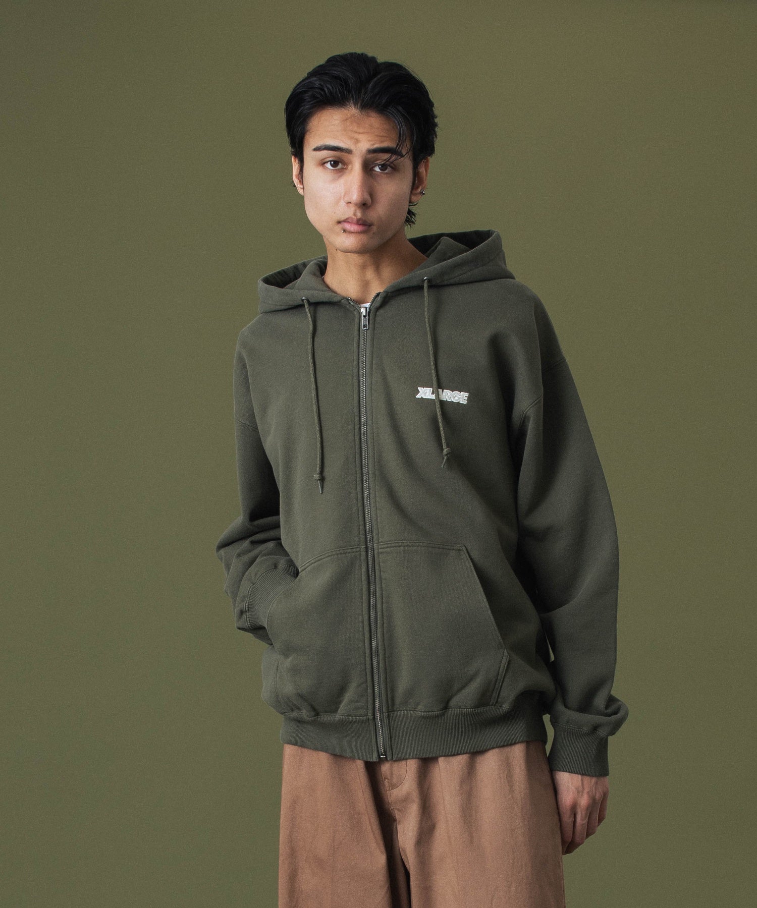 MODEL 身長183cm / 着用サイズ：Lサイズ