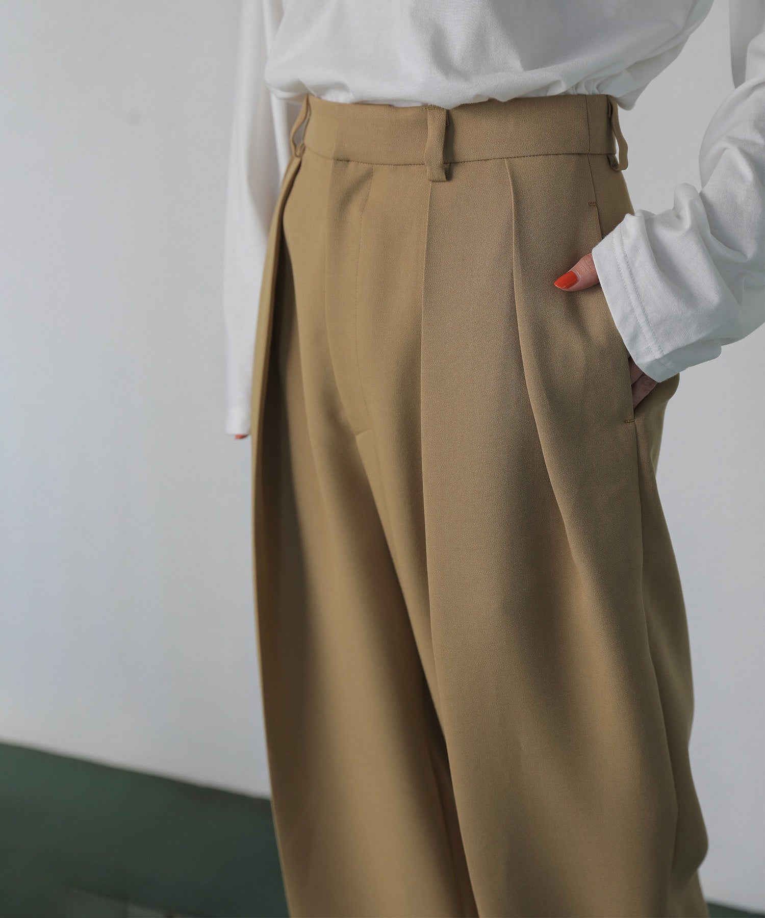 ツータックパンツ