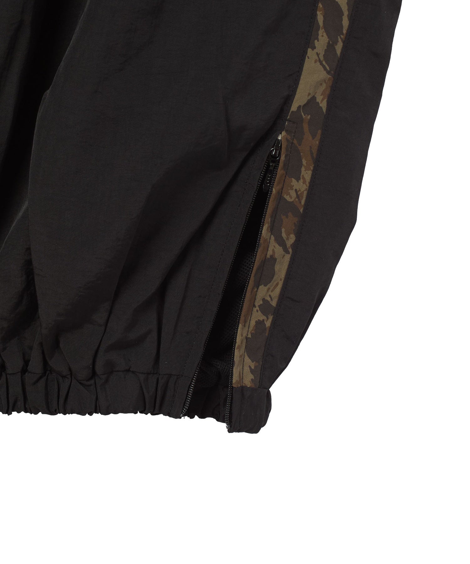 FACE LABEL LOOSE FIT TRAINING PANTS