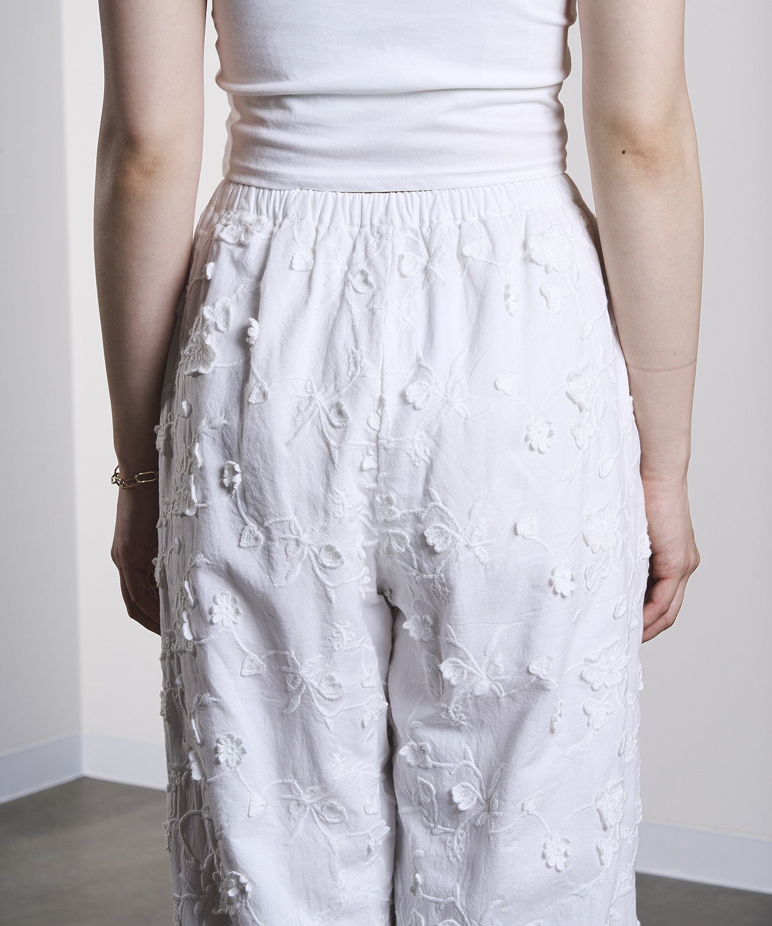 3D FLORAL EMBROIDERY PANTS