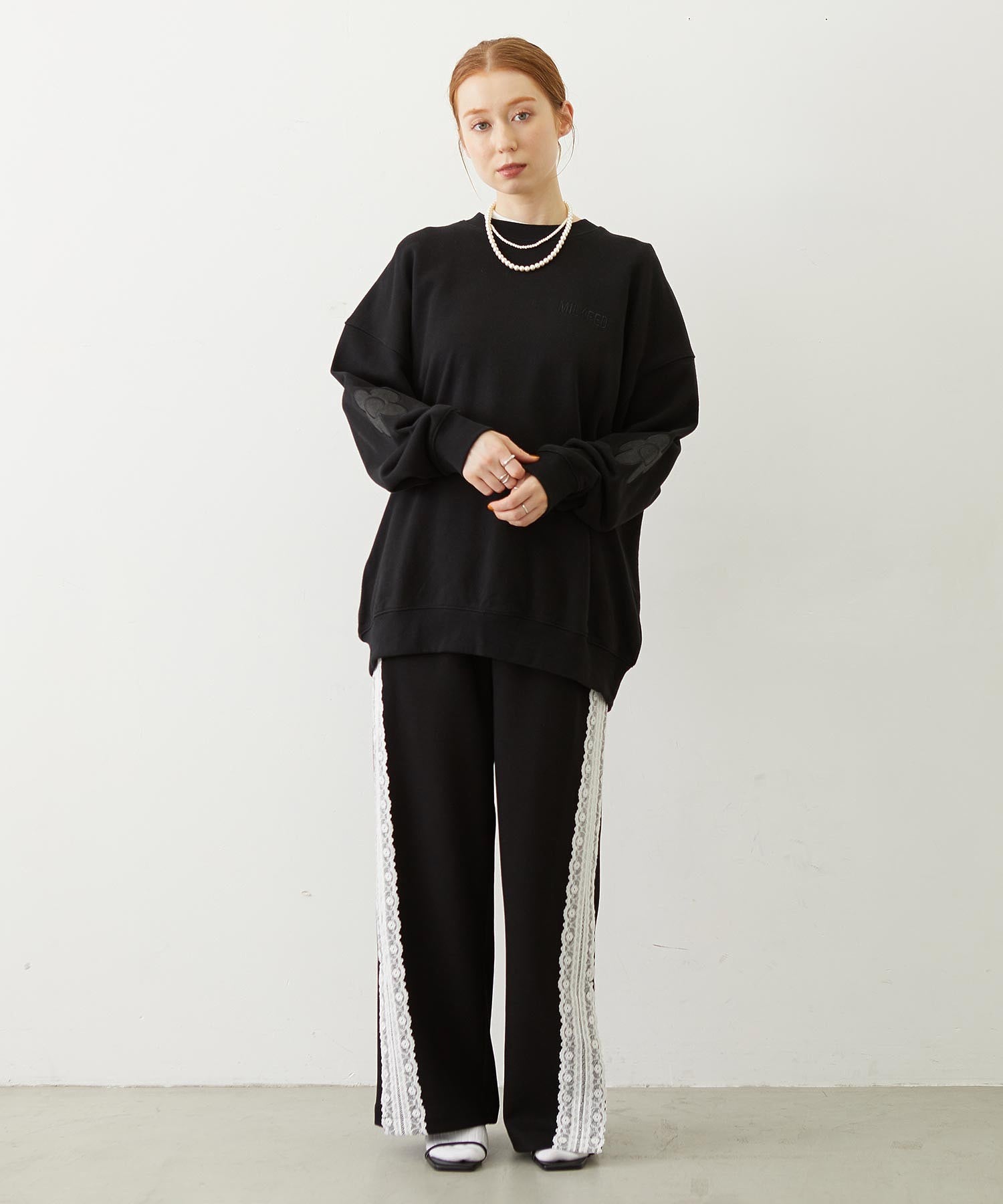 FLOWER ELBOW PATCH SWEAT TOP
