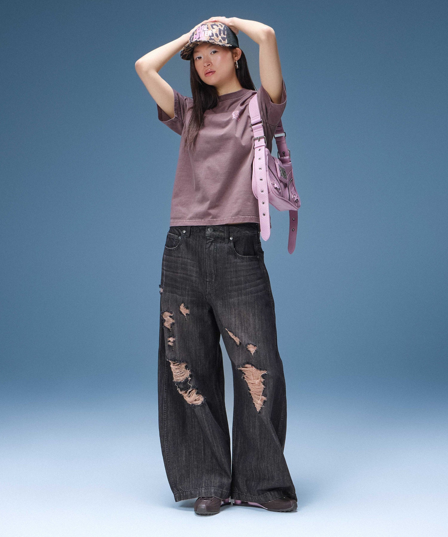 DISTRESSED BAGGY DENIM PANTS