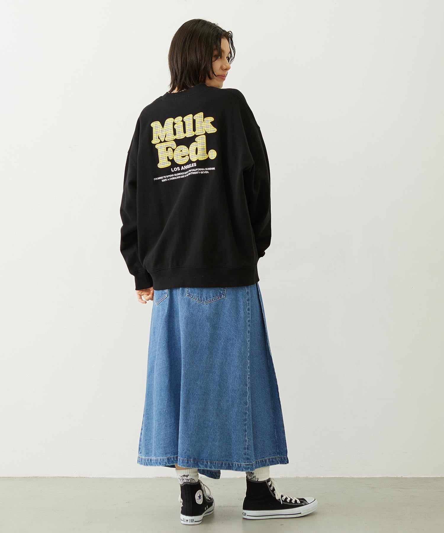MILKFED. PLAID LOGO WIDE CREW SWEAT