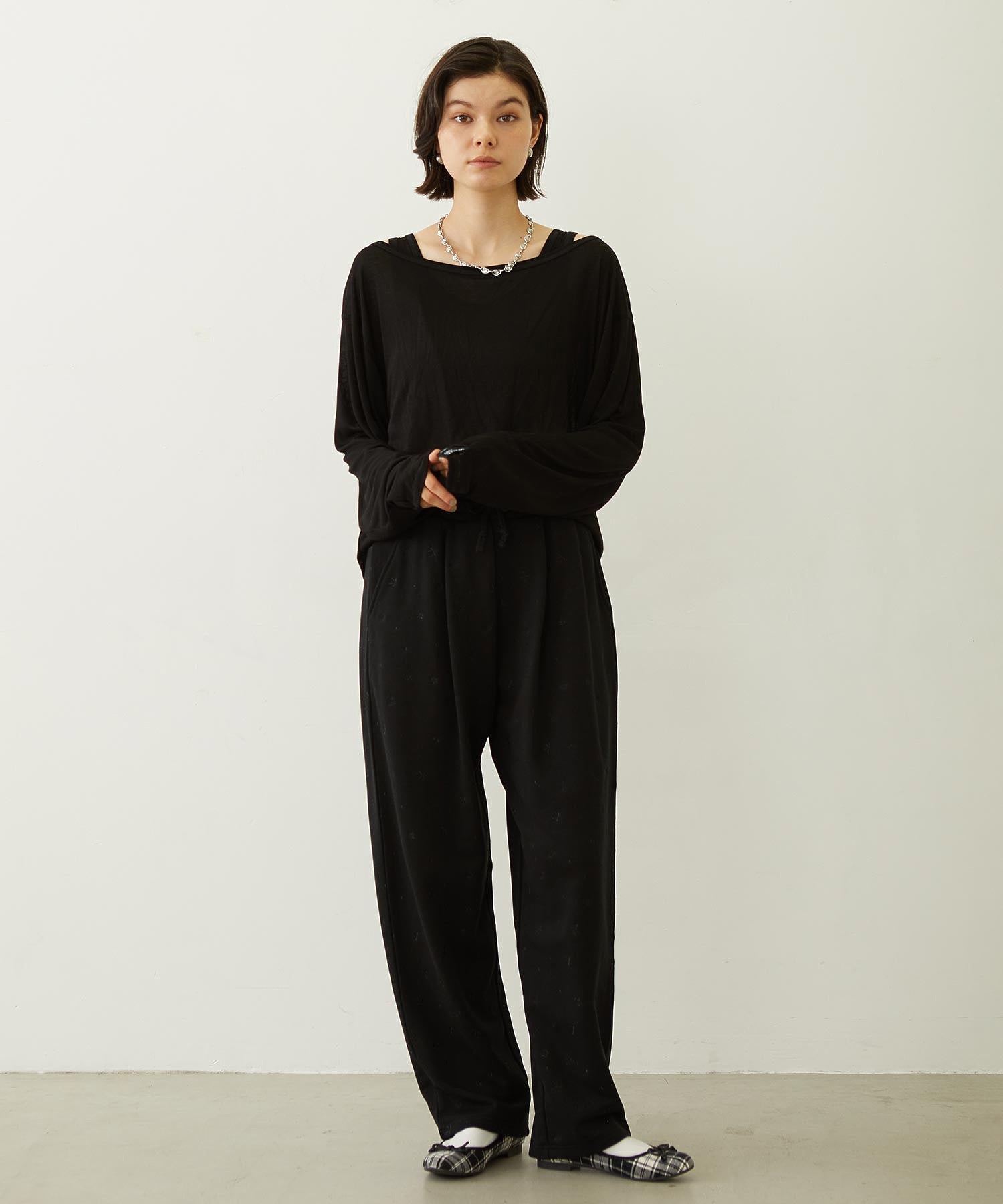 EMBROIDERY TUCK SWEAT PANTS