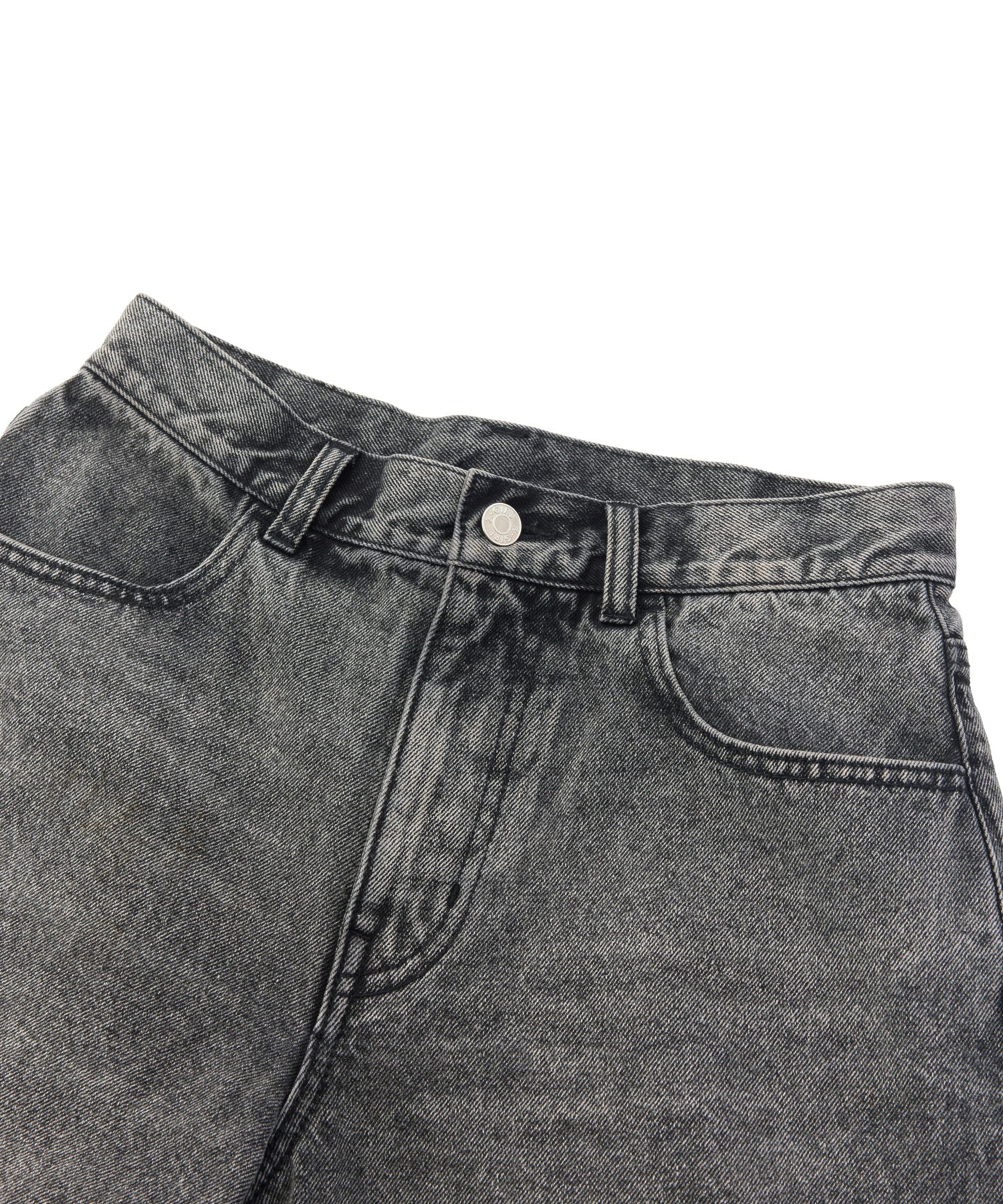 EMBLEM POCKET DISTRESSED DENIM SHORTS