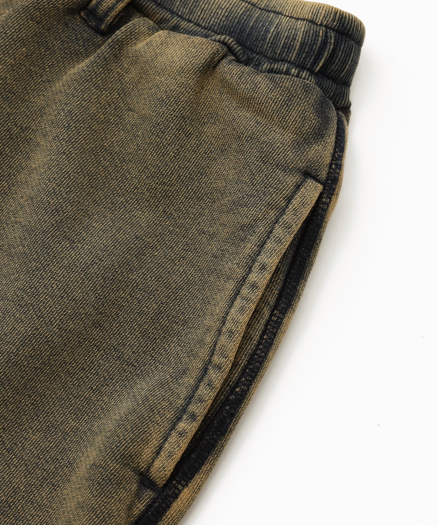 OVERDYED NUMBER PATCH CARGO SWEATPANTS