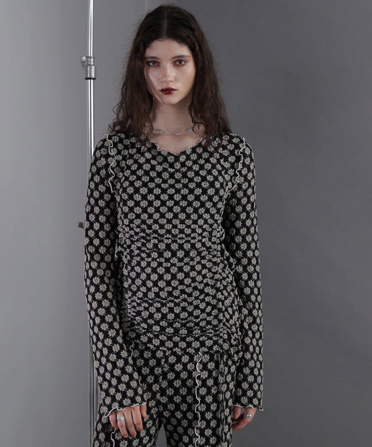 CREOLME/シャーリングフラワートップス