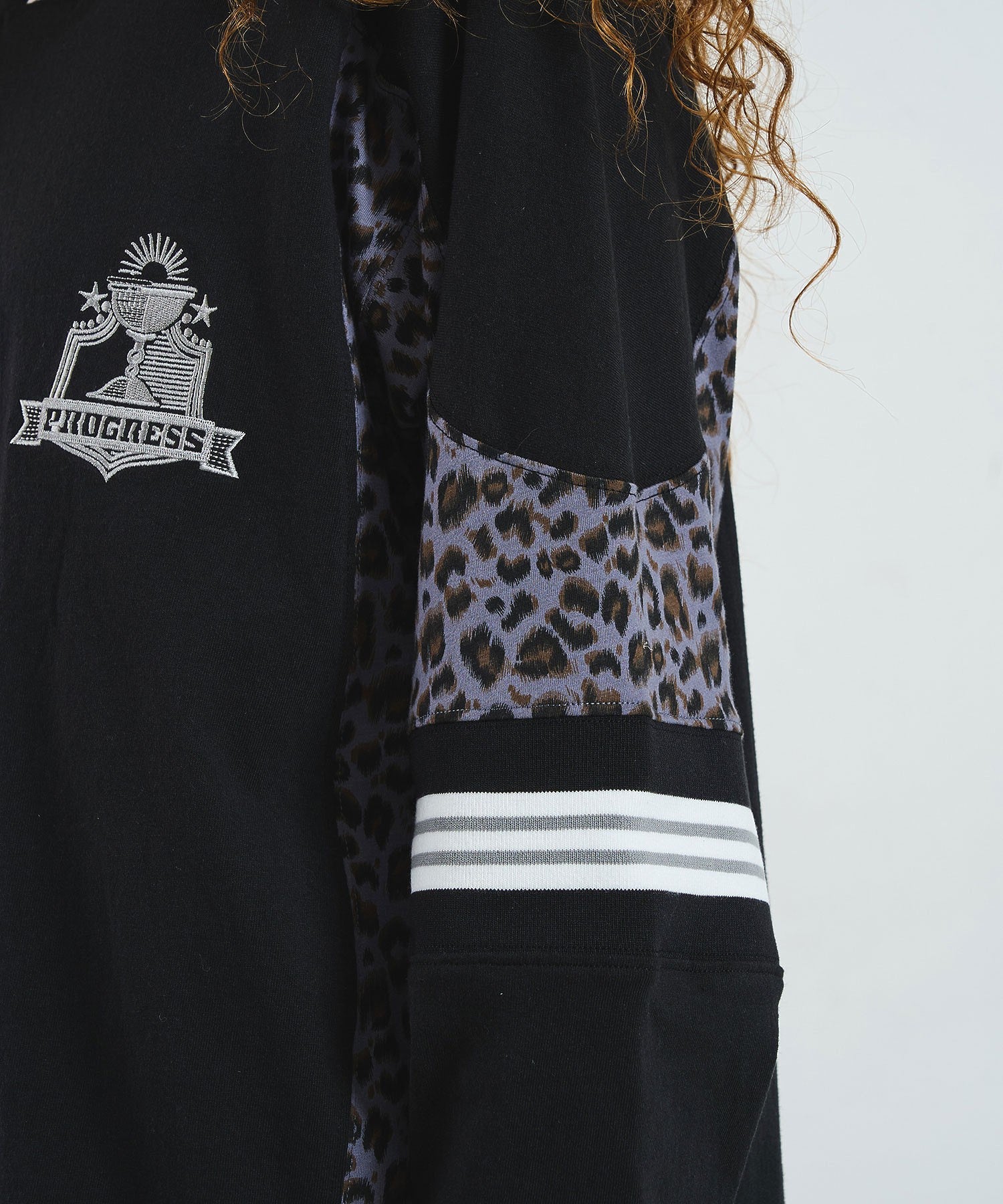 OKIRAKU×ROSEBUD/LEOPARD PANEL FOOTBALL TOP