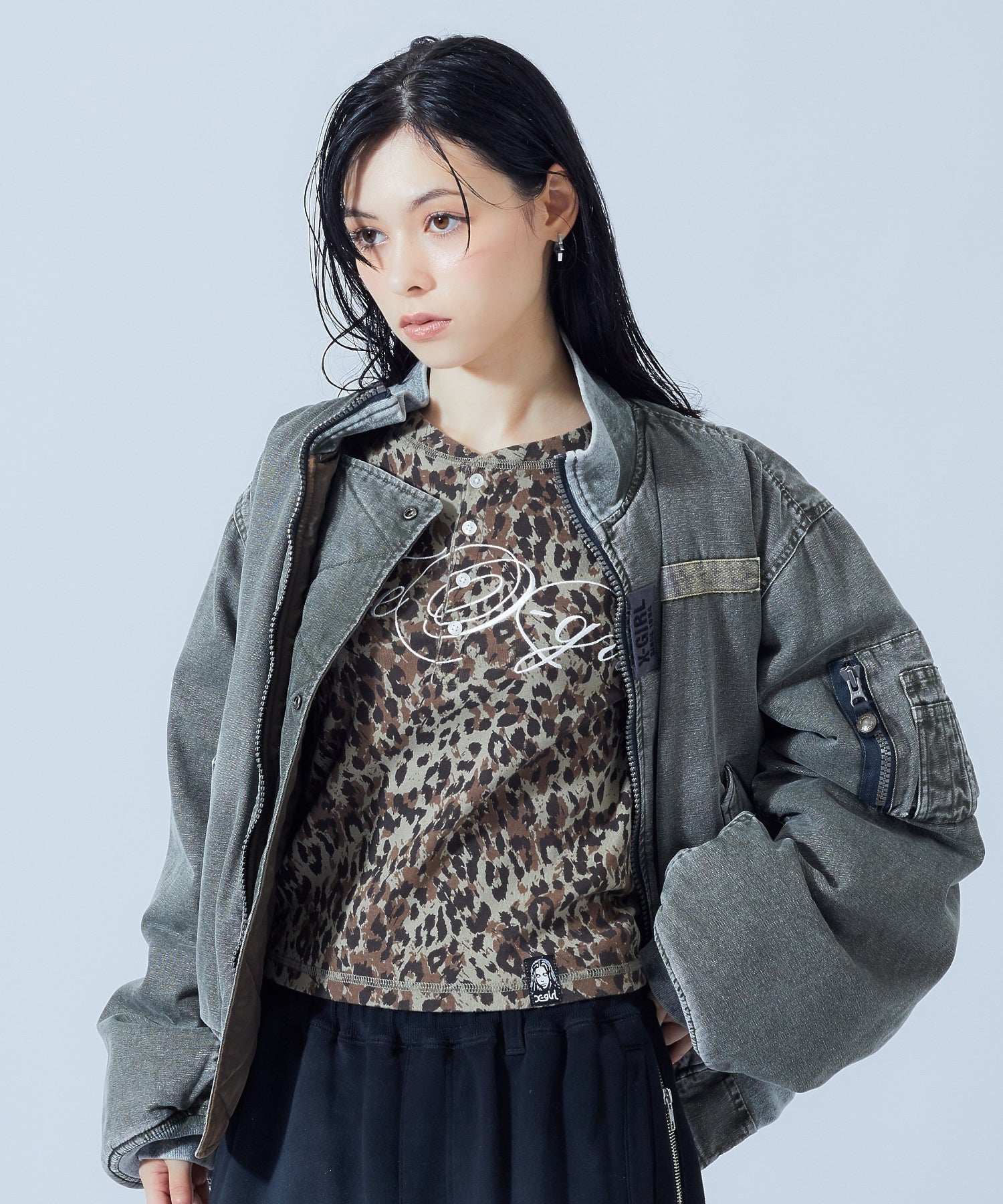 HENLEY NECK SCRIPT LOGO L/S COMPACT TOP