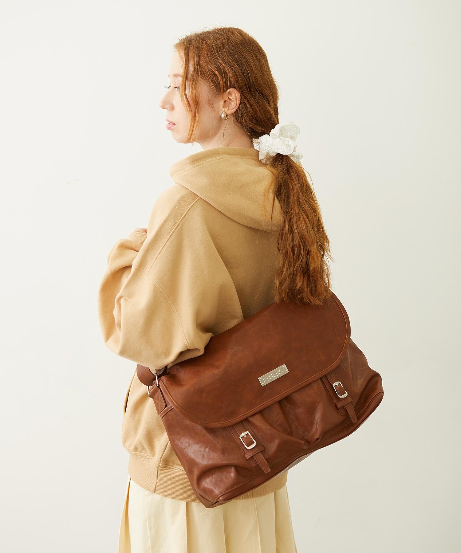 BAR LOGO MESSENGER BAG
