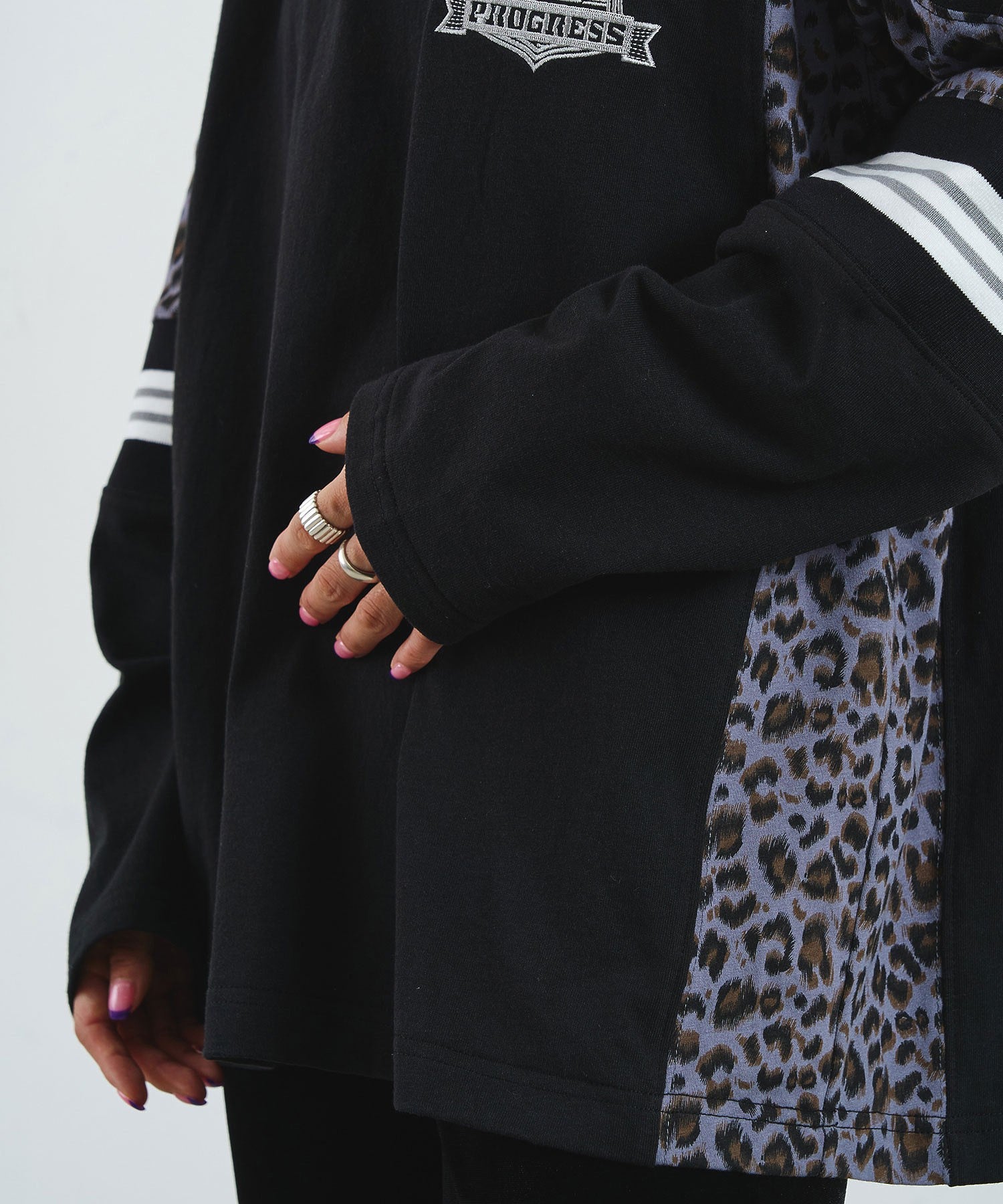OKIRAKU×ROSEBUD/LEOPARD PANEL FOOTBALL TOP