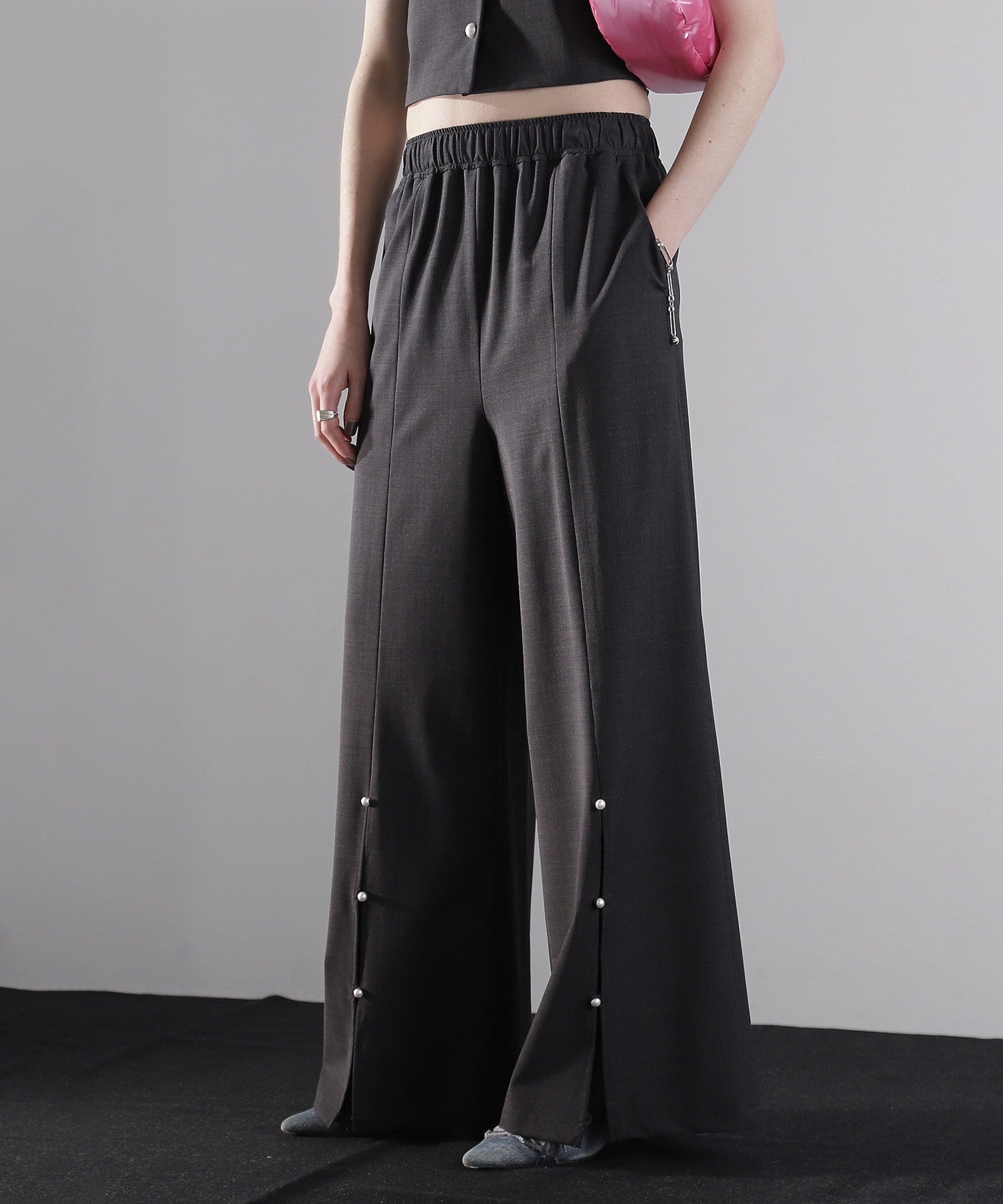 スーチングフロントスリットワンドパンツ