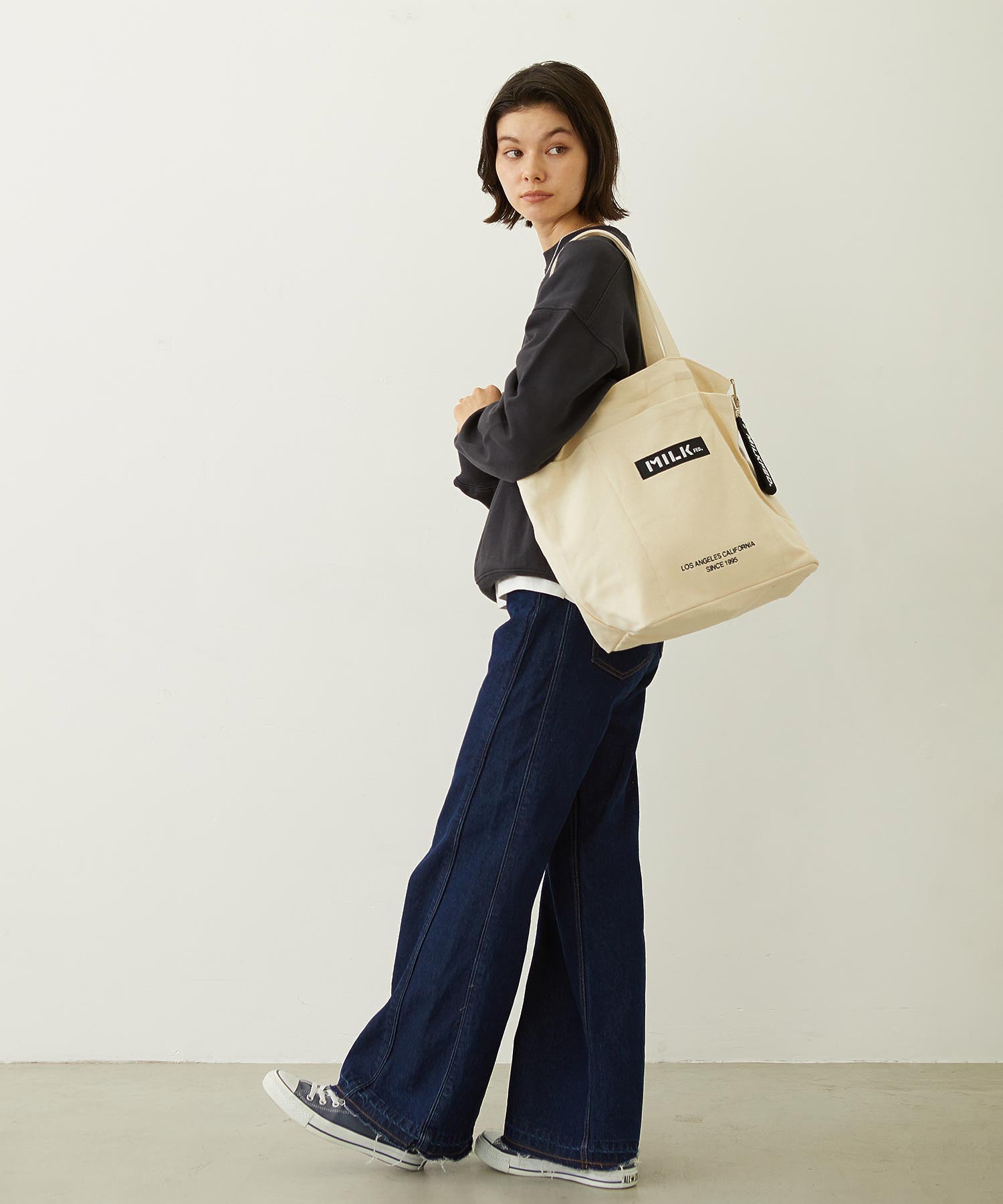 BAR AND UNDER LOGO BIG CANVAS BAG MILKFED.