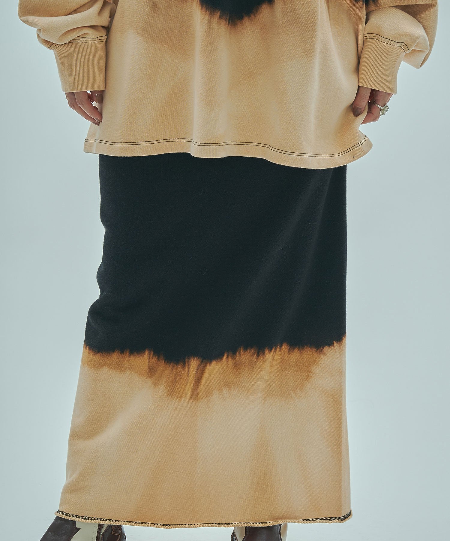 mag.by c/BLEACH SWEAT SKIRT