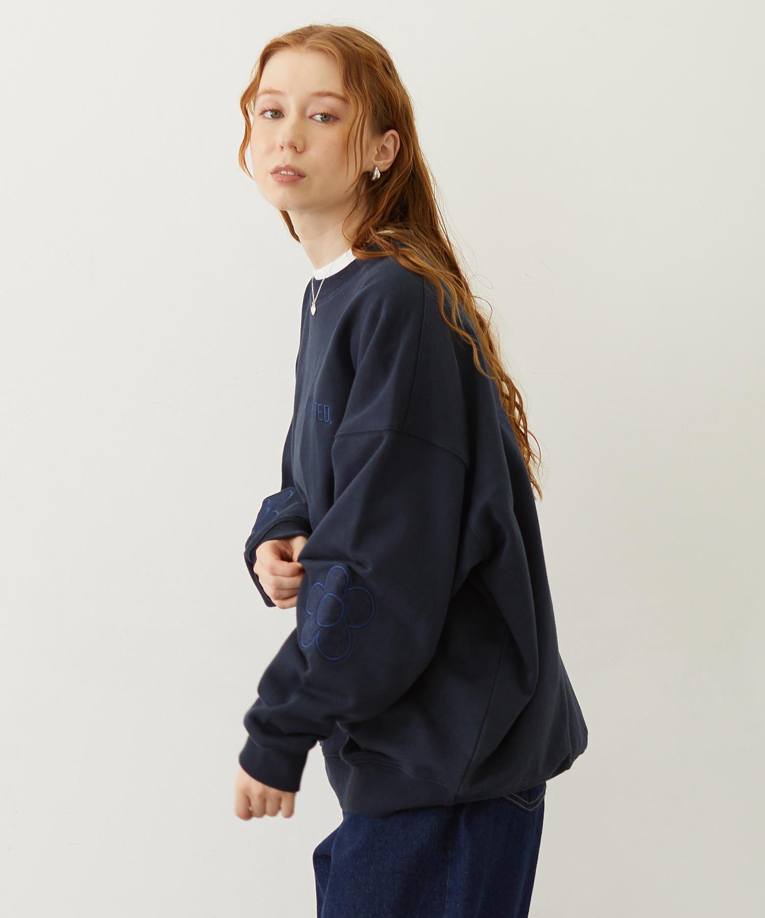 FLOWER ELBOW PATCH SWEAT TOP