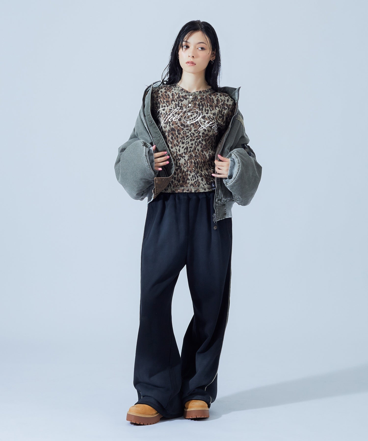 HENLEY NECK SCRIPT LOGO L/S COMPACT TOP