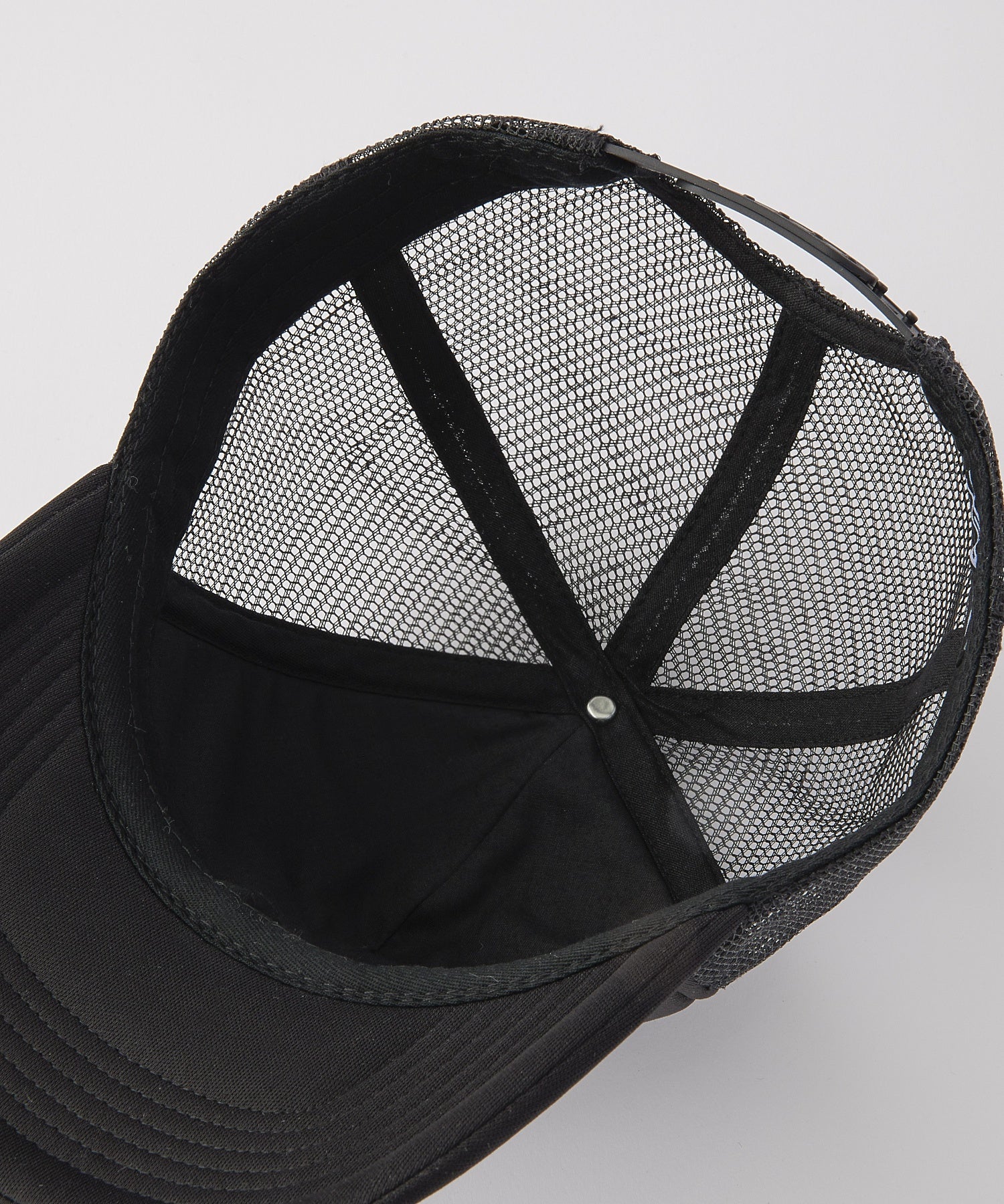 GOTHIC LOGO TRUCKER CAP