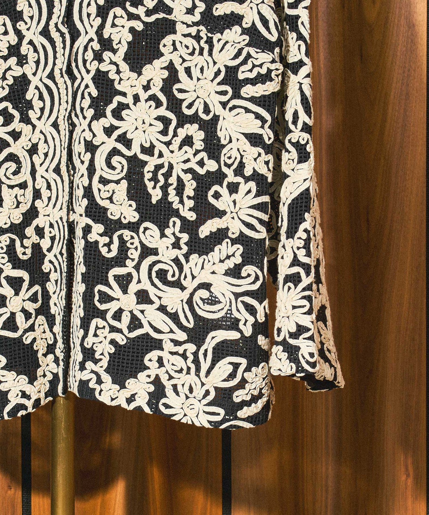 mag.by c/EMBROIDERY MESH SHIRT