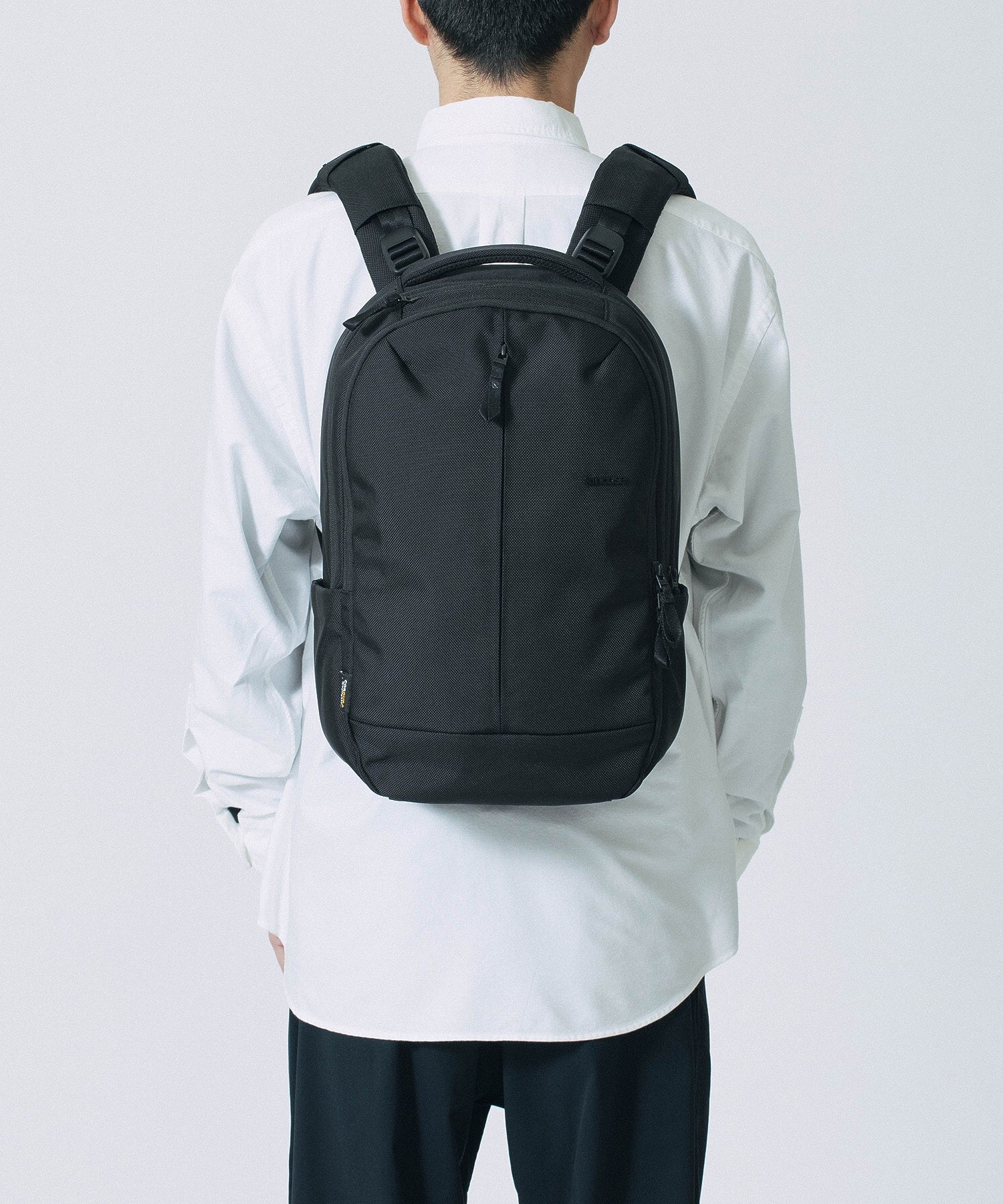 Incase Tracks Backpack 18L-Black