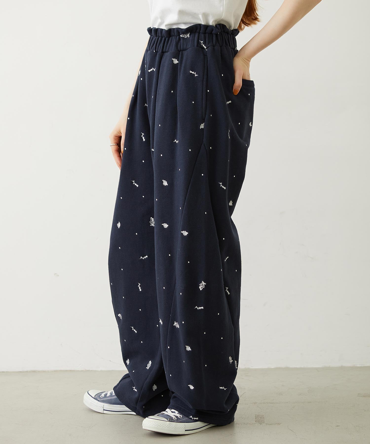 EMBROIDERED ROSE SWEAT WIDE PANTS