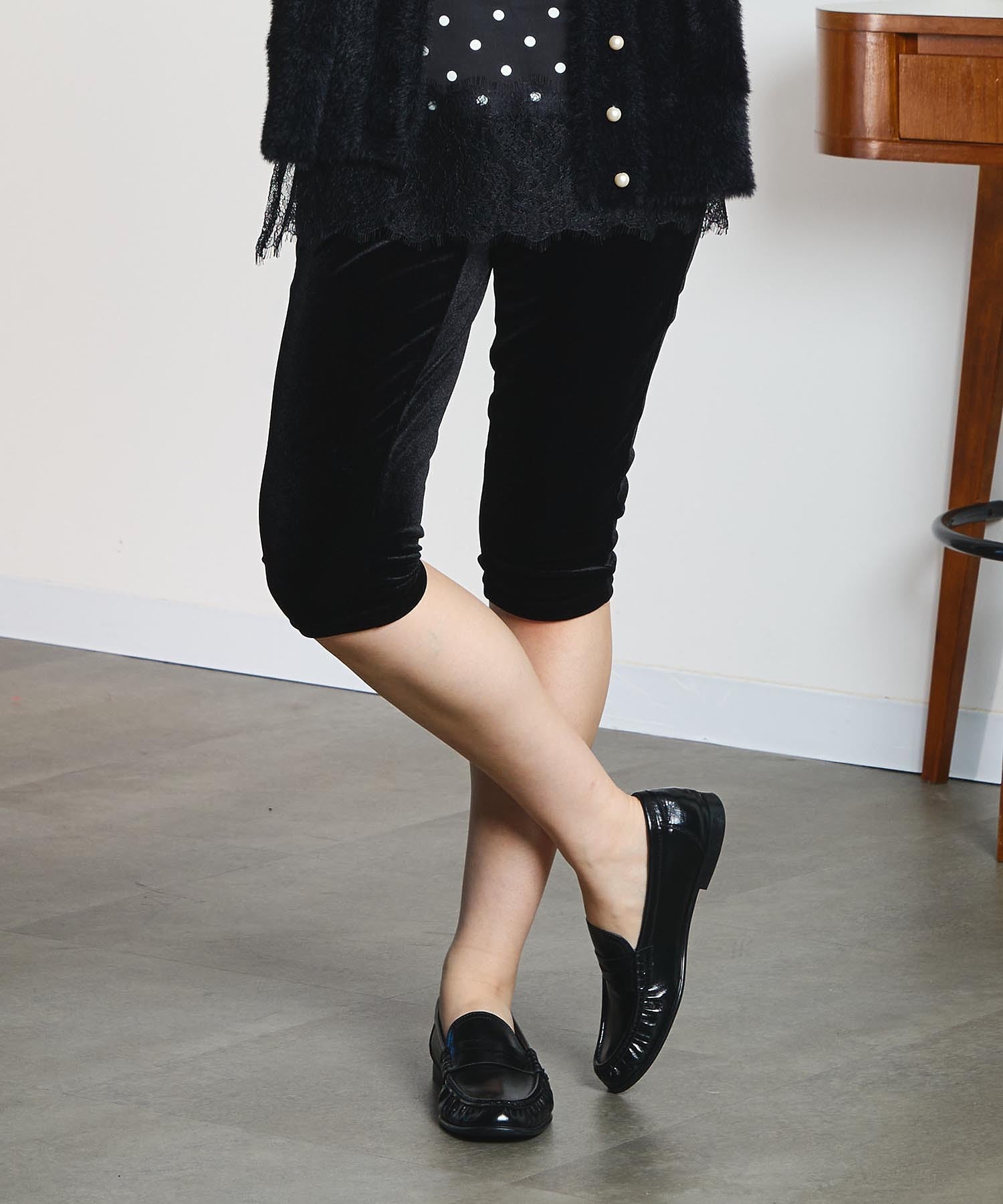 VELOUR CAPRI PANTS