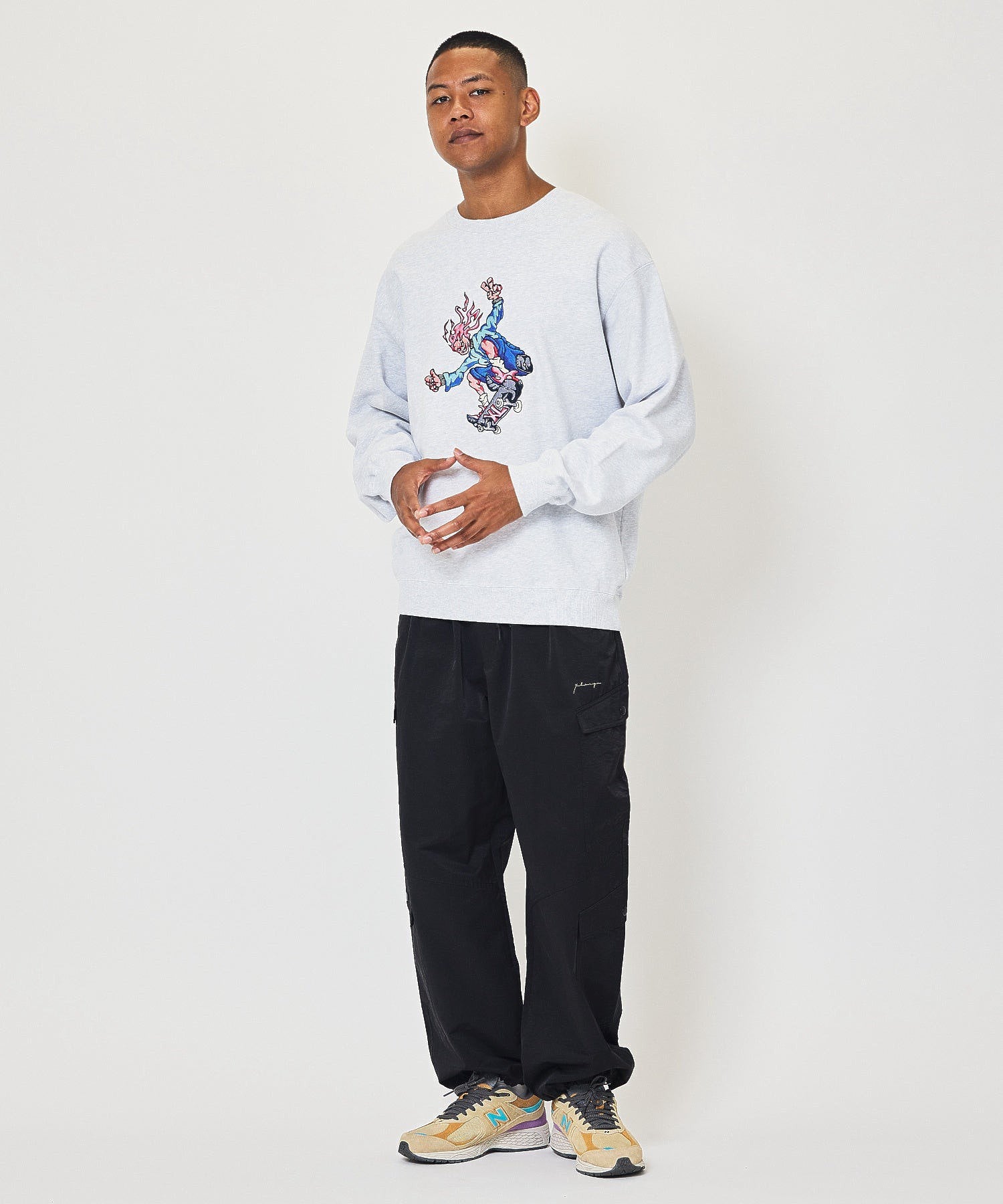 MODEL 身長187cm / 着用サイズ：Lサイズ ※商品の色味の目安は、商品単体の画像をご参照ください。