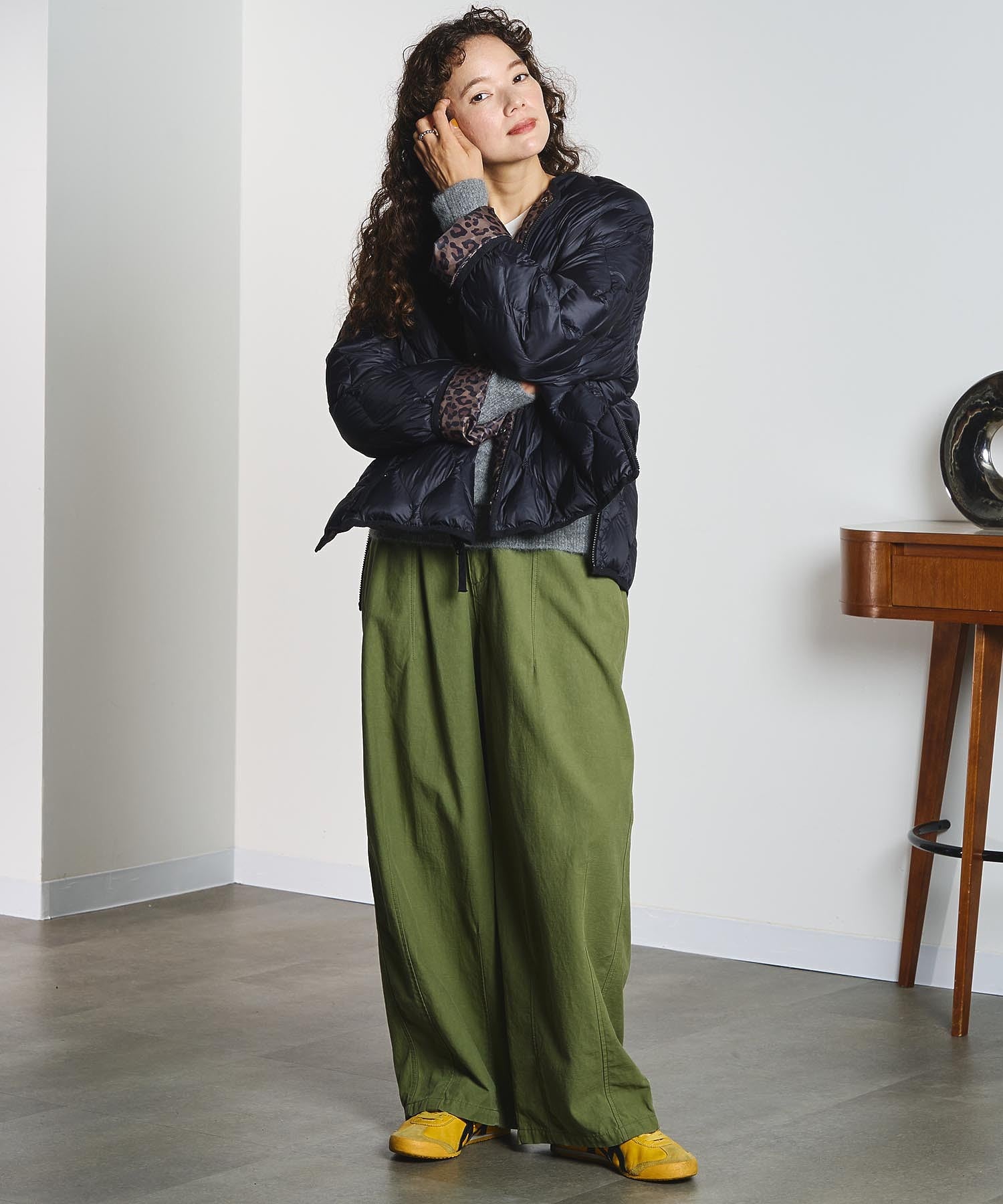 DENIM/BACK SATIN PANTS