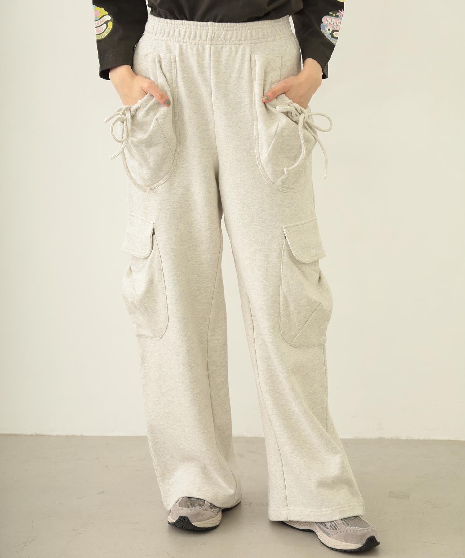 GATHERED POCKET SWEAT CARGO PANTS
