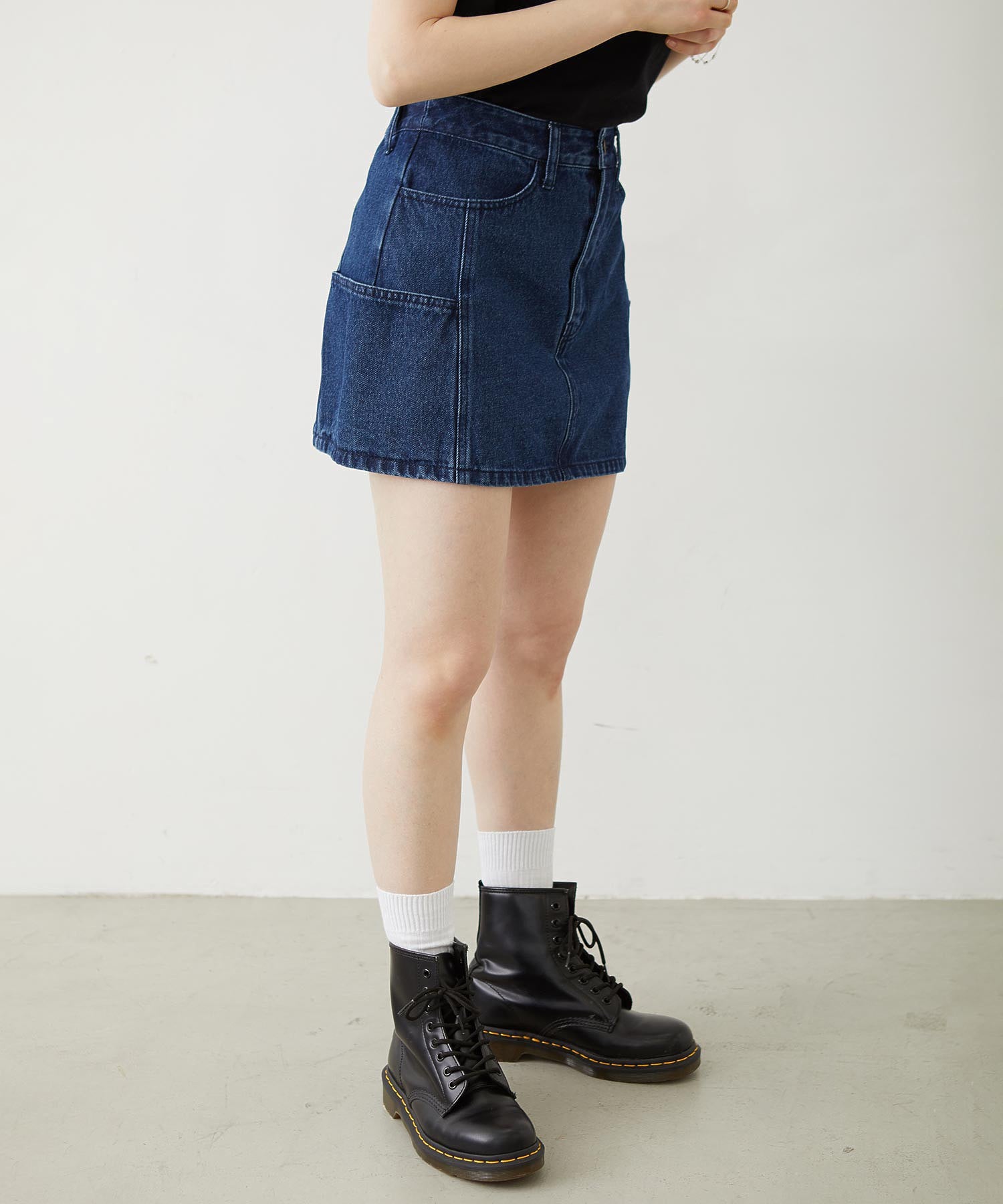 PANELED POCKET DENIM MINI SKIRT
