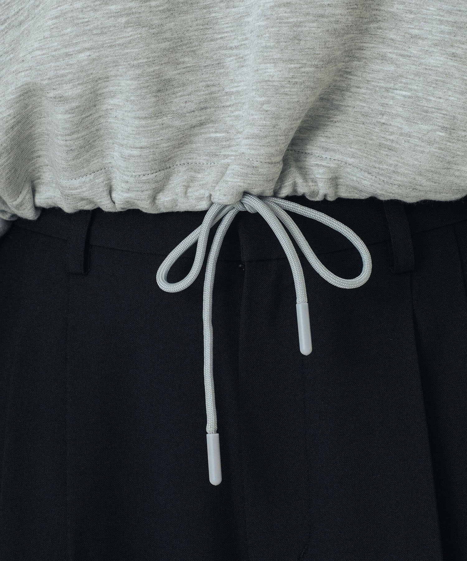 VOLUME SLEEVE CROPPED TOP