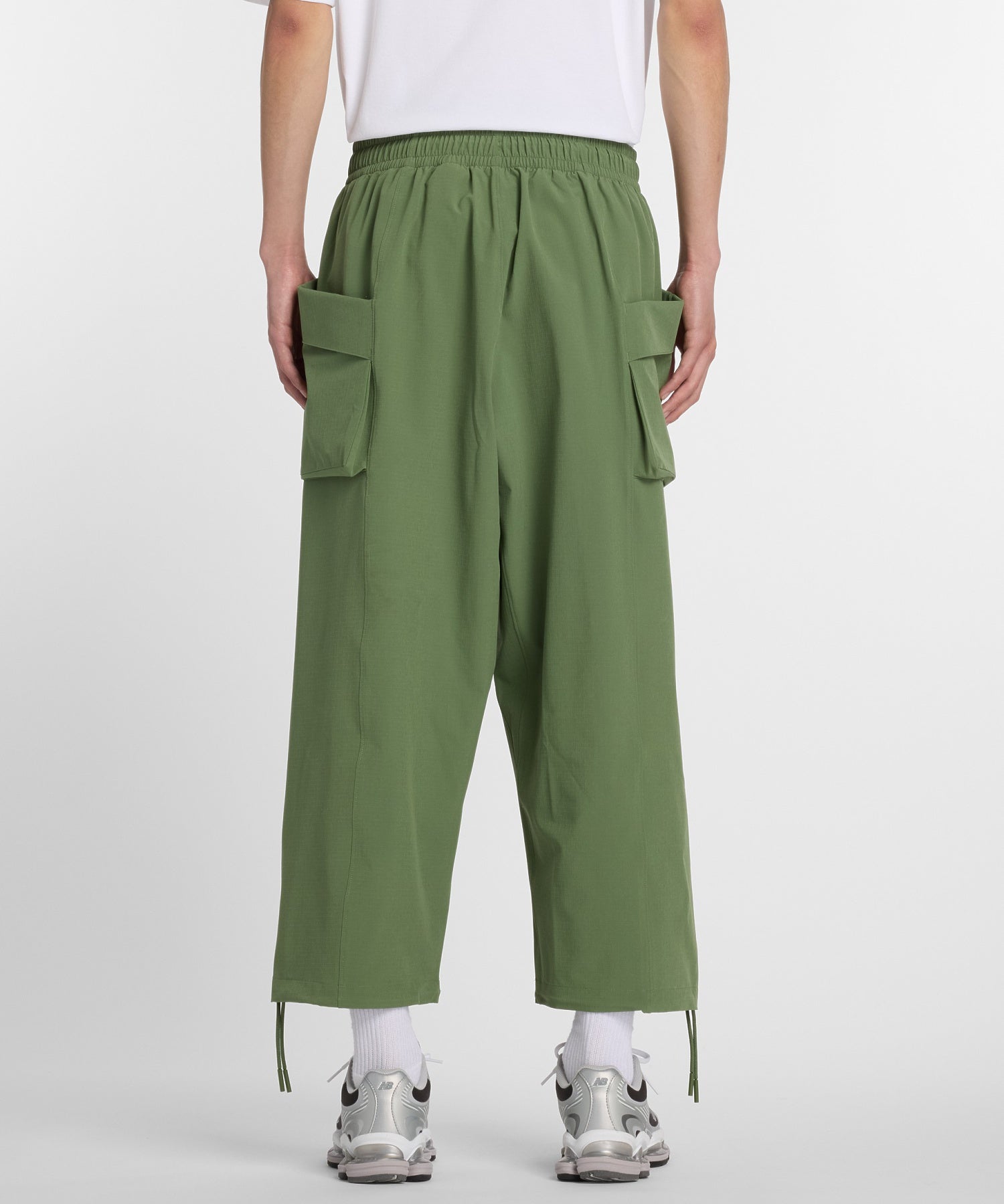 NEW BALANCE/ニューバランス/NB Grey cropped cargo pants MB61A5RJ