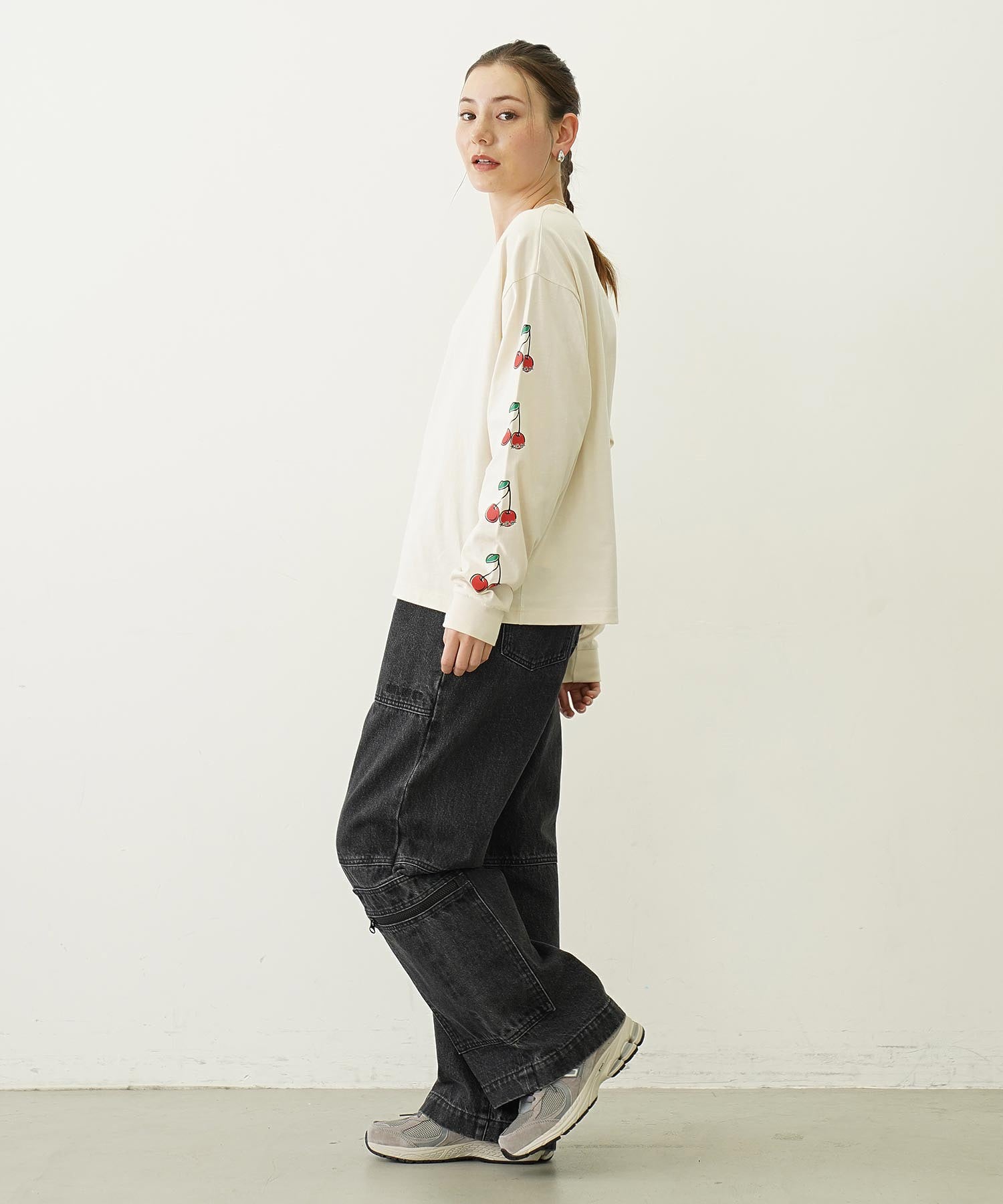 SIDE CHERRIES WIDE L/S TEE