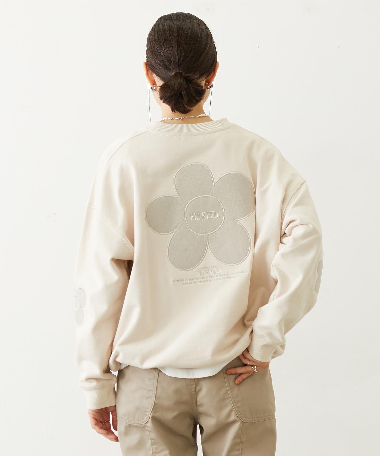 FLOWER ELBOW PATCH SWEAT TOP