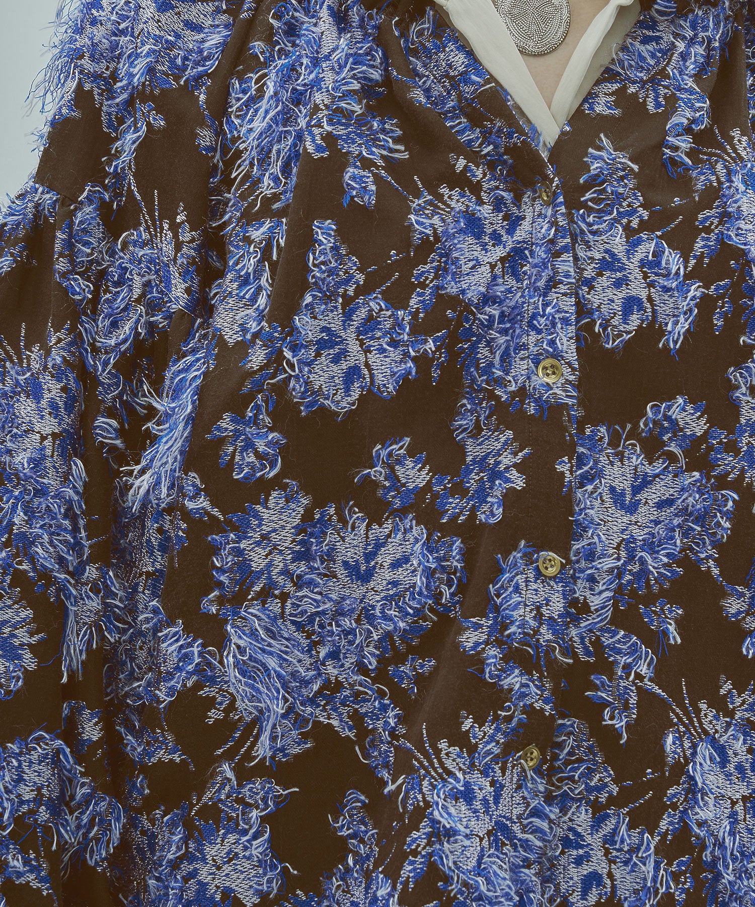 mag.by c/FLOWER JACQUARD BLOUSE