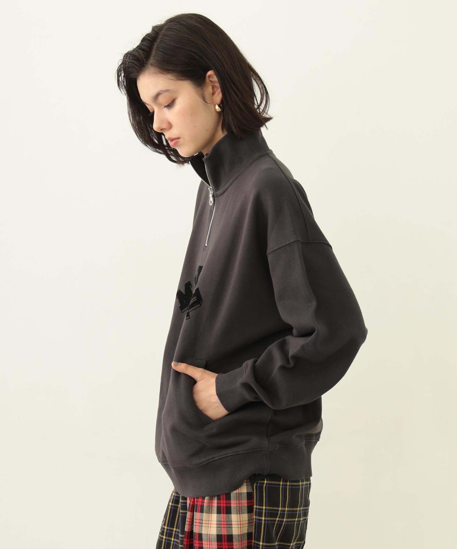 COLLEGE LOGO HALF ZIP TOP