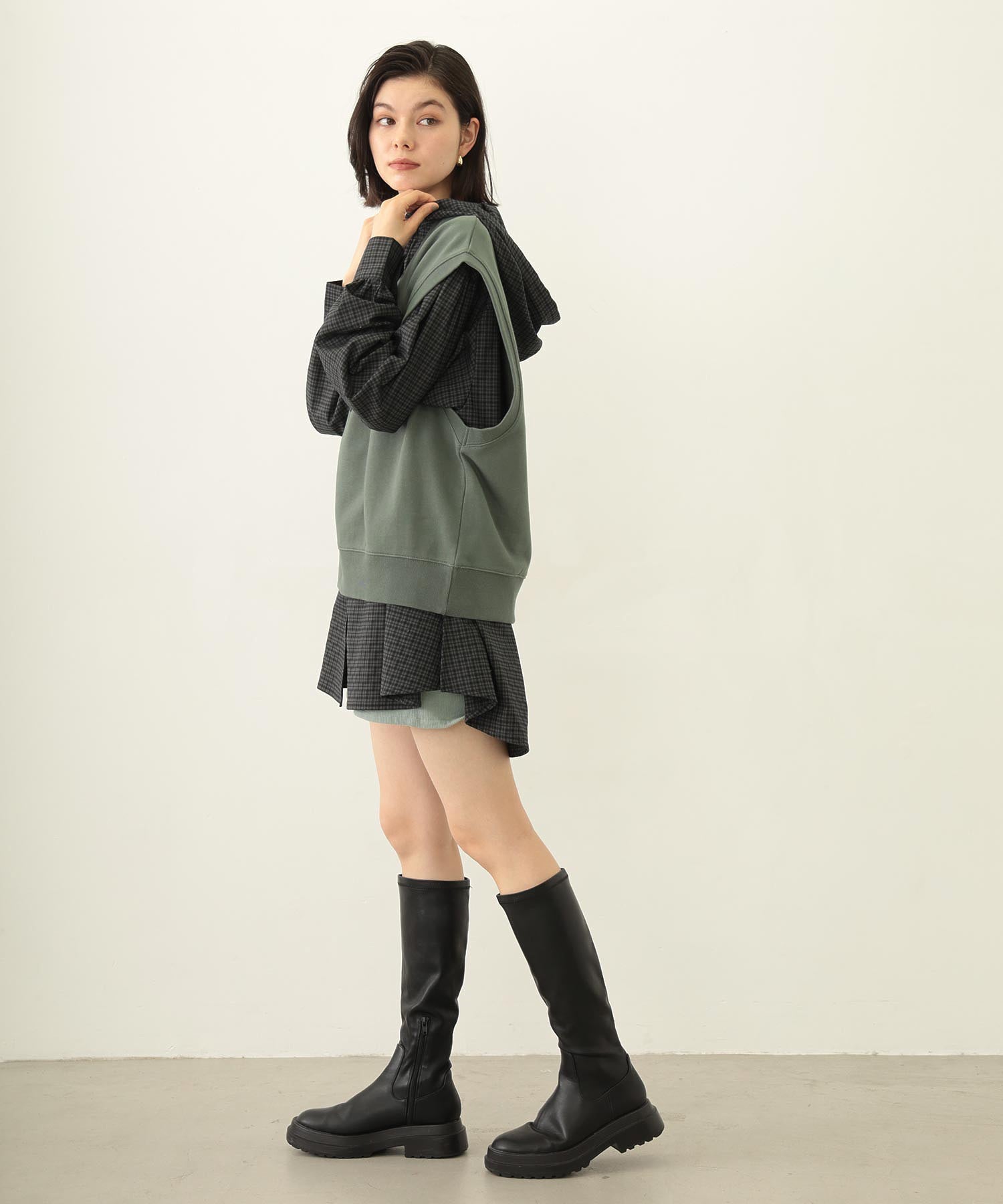 V-NECK SWEAT VEST