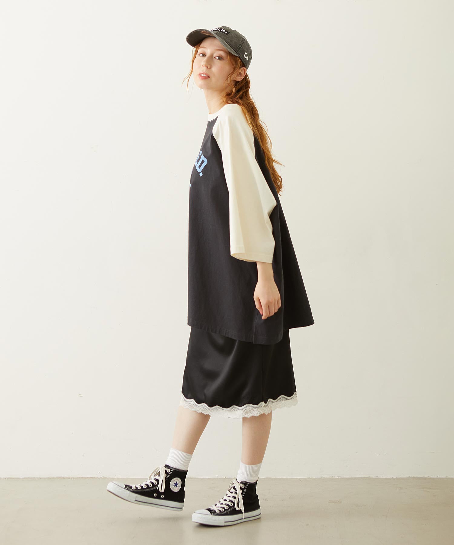 COLLEGE LOGO BIG S/S TOP