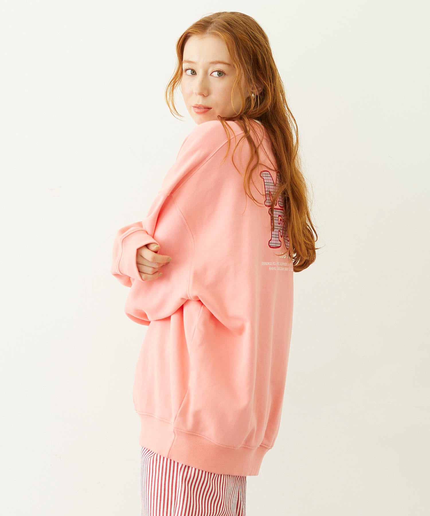 MILKFED. PLAID LOGO WIDE CREW SWEAT