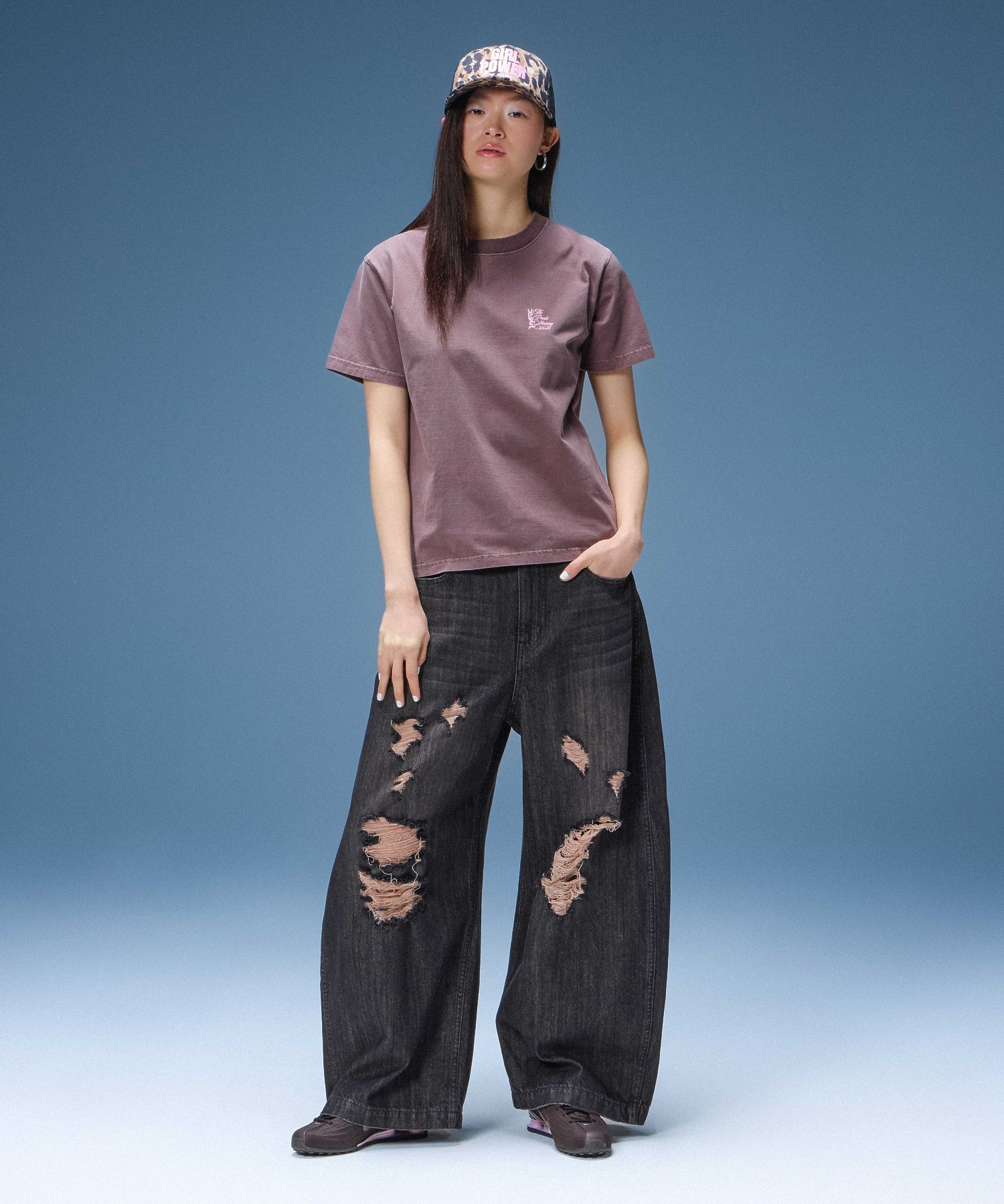 DISTRESSED BAGGY DENIM PANTS