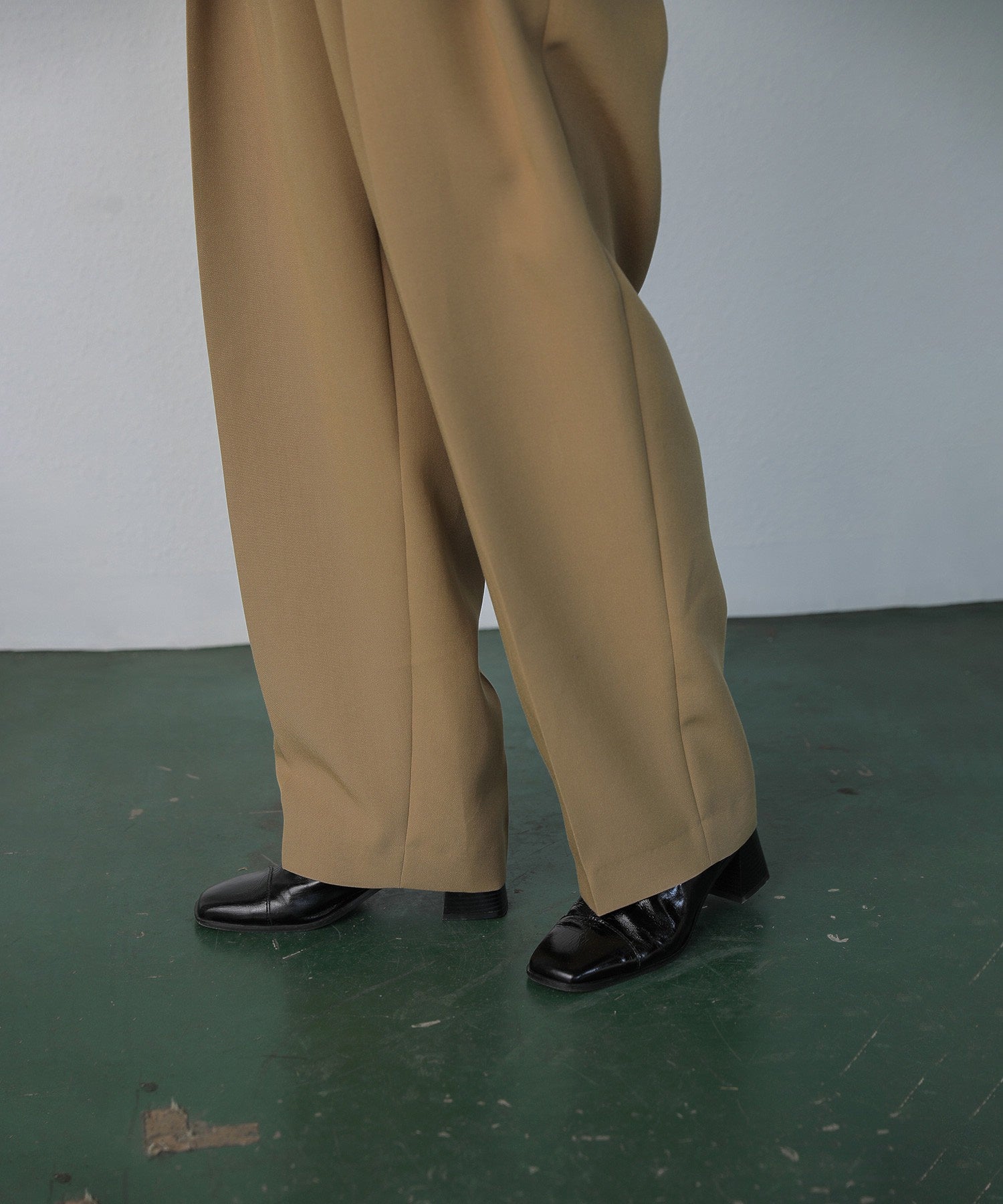 ツータックパンツ