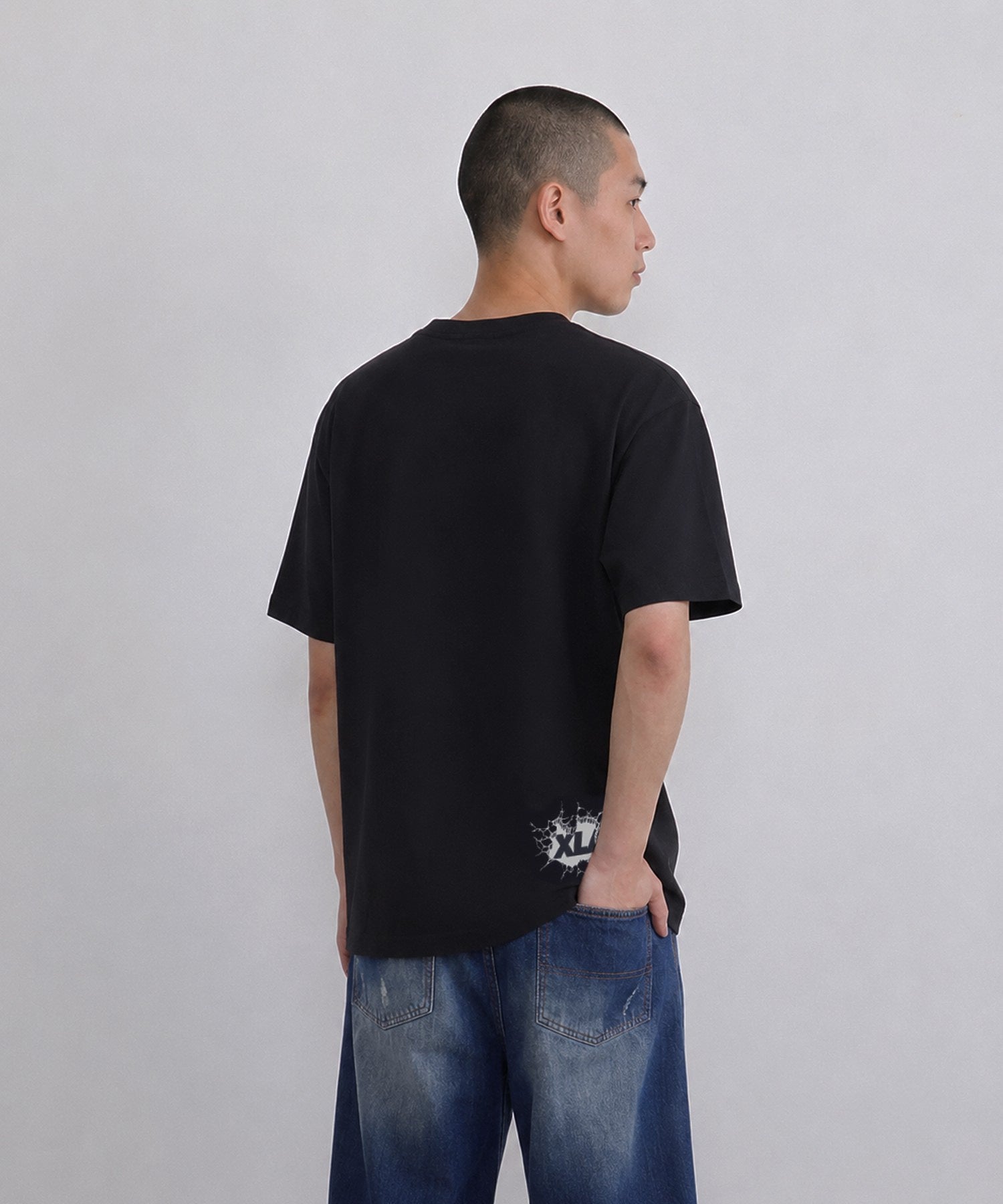 XLARGE×LIXTICK CRACK WALL OG S/S TEE